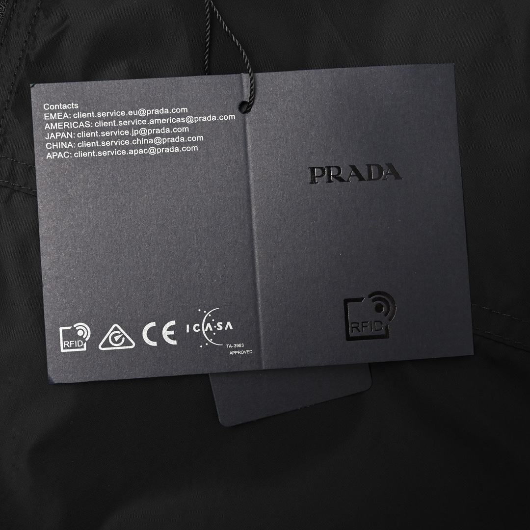 Prada/普拉达 25Fw 手臂三角标立领夹克