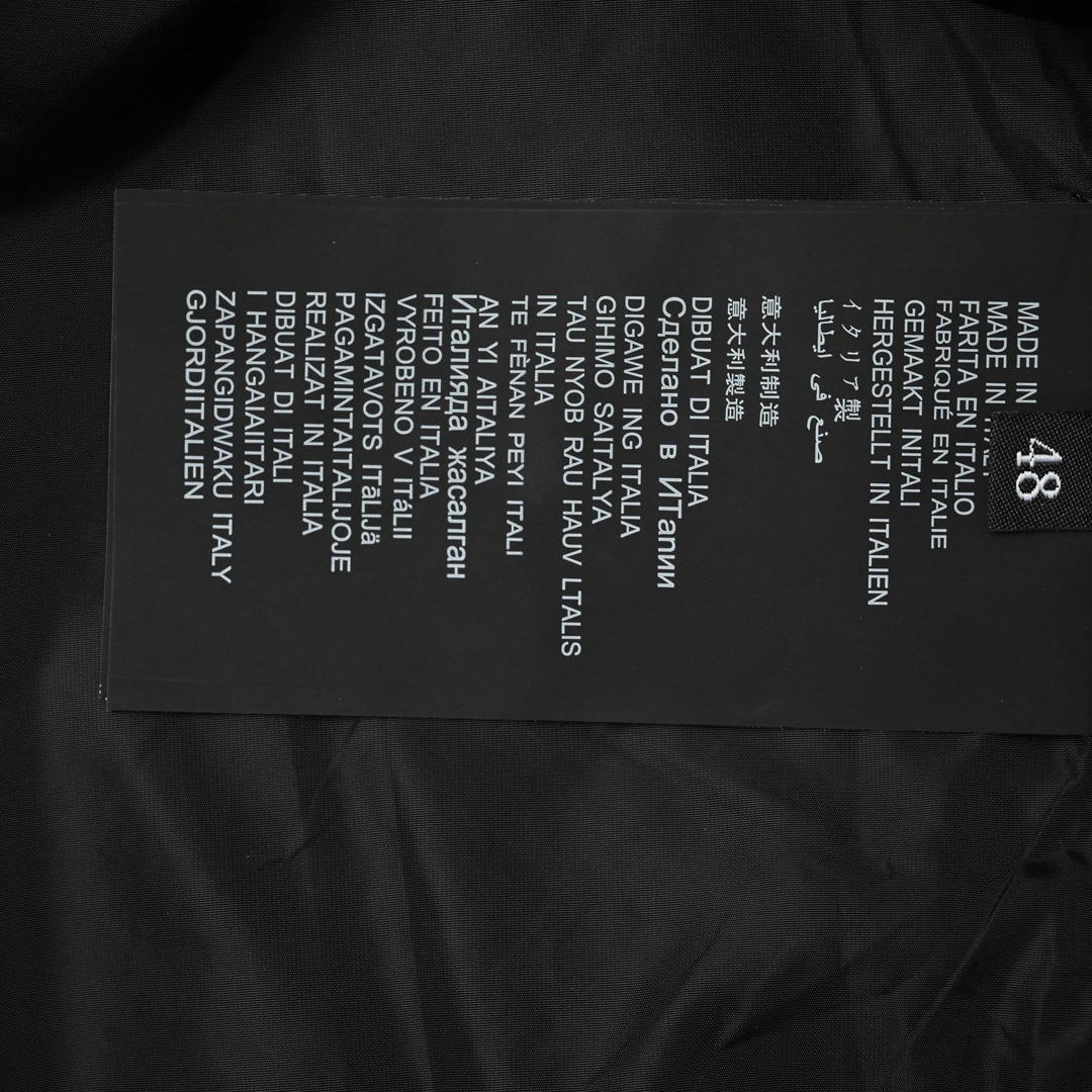 Prada/普拉达 25Fw 手臂三角标立领夹克