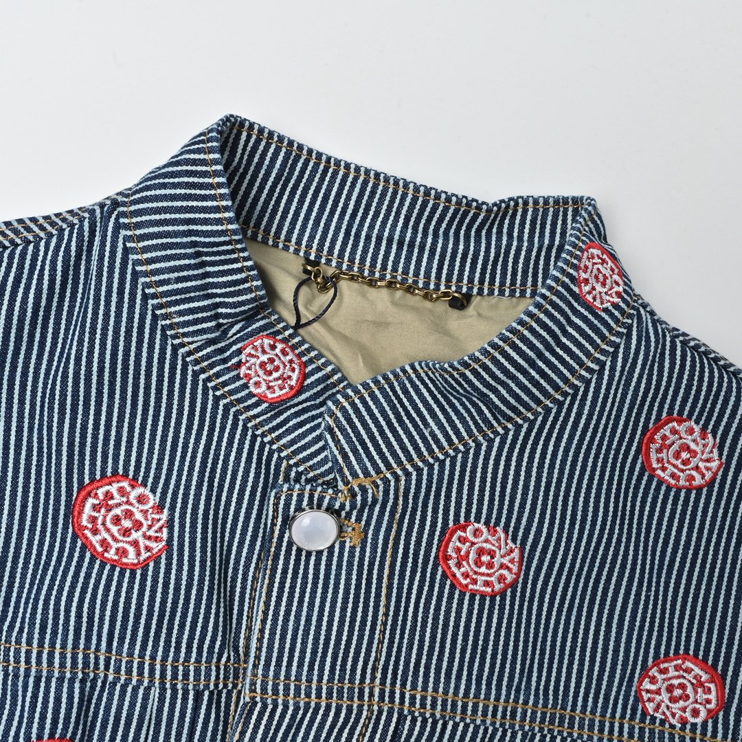 LOUIS VUITTON LV 联名款樱花刺绣竖条纹套装牛仔外套-Chinese UA Cheap High Quatity Brand Clothes Bags handbags Sneakers wholesale wholesaler seller from China Factory suppliers Fashion Clothing Shoes best Quality Beautiful Price LOUIS VUITTON LV 联名款樱花刺绣竖条纹套装牛仔外套