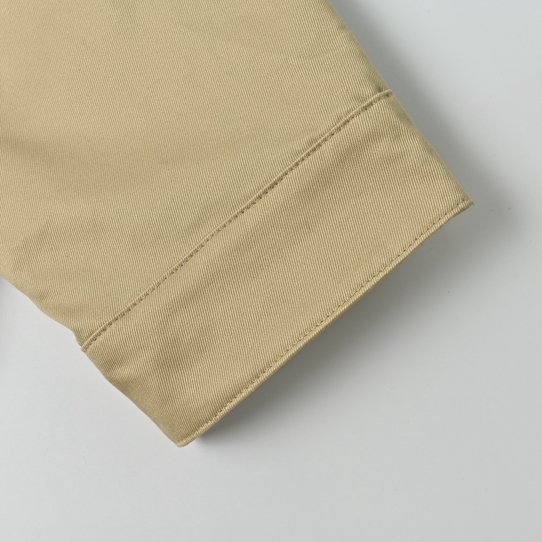 MiuMiu 卡其色刺绣夹克外套 定制定染双梭幻纹材质料以及棉韵天丝素纹里衬布-Chinese UA Cheap High Quatity Brand Clothes Bags handbags Sneakers wholesale wholesaler seller from China Factory suppliers Fashion Clothing Shoes best Quality Beautiful Price MiuMiu 卡其色刺绣夹克外套 定制定染双梭幻纹材质料以及棉韵天丝素纹里衬布