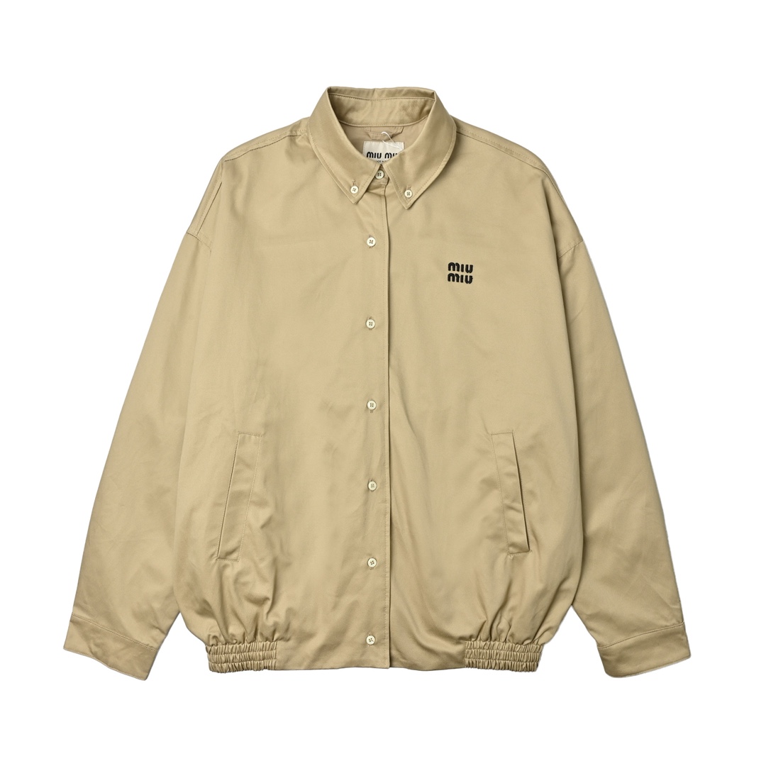 MiuMiu 卡其色刺绣夹克外套 定制定染双梭幻纹材质料以及棉韵天丝素纹里衬布-Chinese UA Cheap High Quatity Brand Clothes Bags handbags Sneakers wholesale wholesaler seller from China Factory suppliers Fashion Clothing Shoes best Quality Beautiful Price MiuMiu 卡其色刺绣夹克外套 定制定染双梭幻纹材质料以及棉韵天丝素纹里衬布