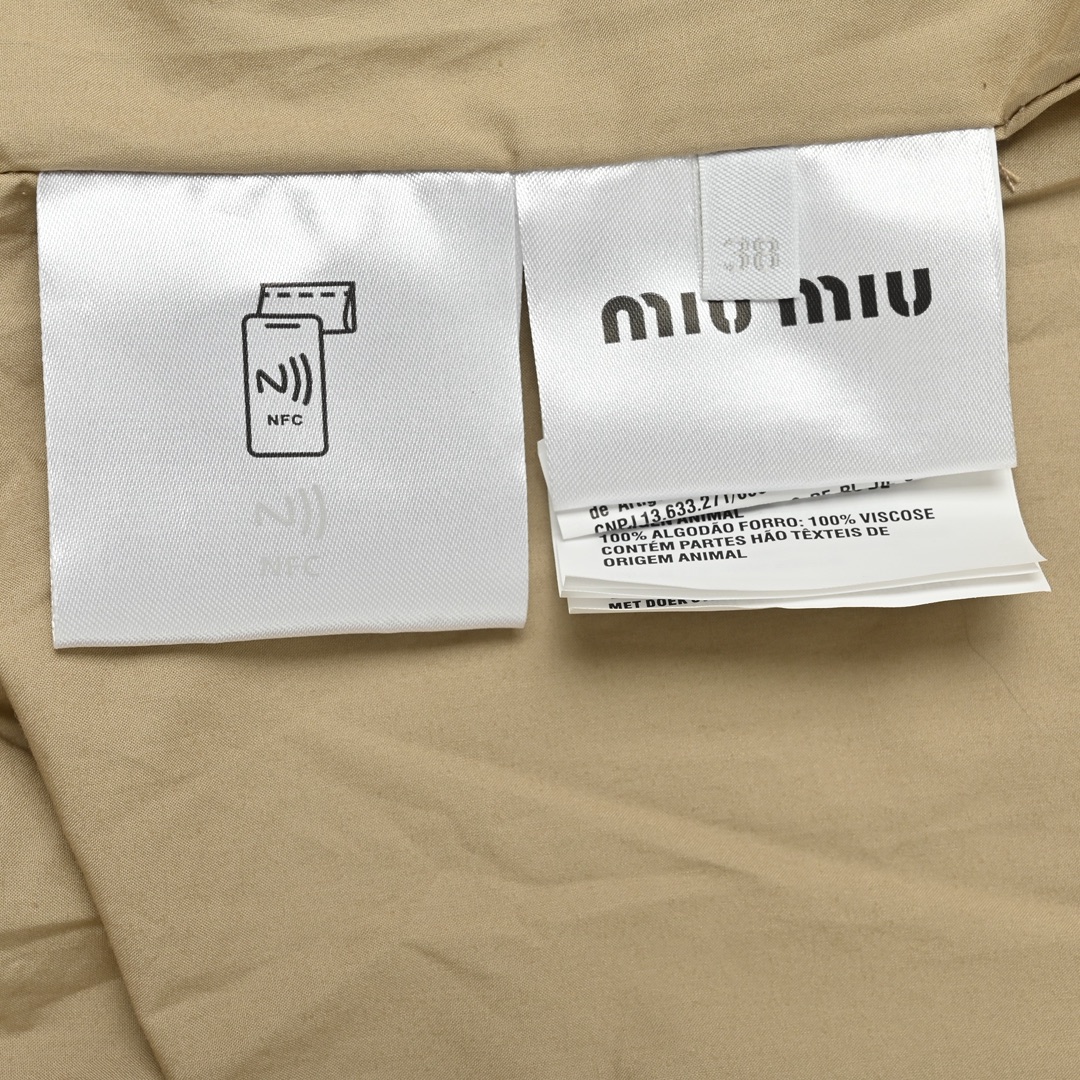 MiuMiu 卡其色刺绣夹克外套 定制定染双梭幻纹材质料以及棉韵天丝素纹里衬布-Chinese UA Cheap High Quatity Brand Clothes Bags handbags Sneakers wholesale wholesaler seller from China Factory suppliers Fashion Clothing Shoes best Quality Beautiful Price MiuMiu 卡其色刺绣夹克外套 定制定染双梭幻纹材质料以及棉韵天丝素纹里衬布