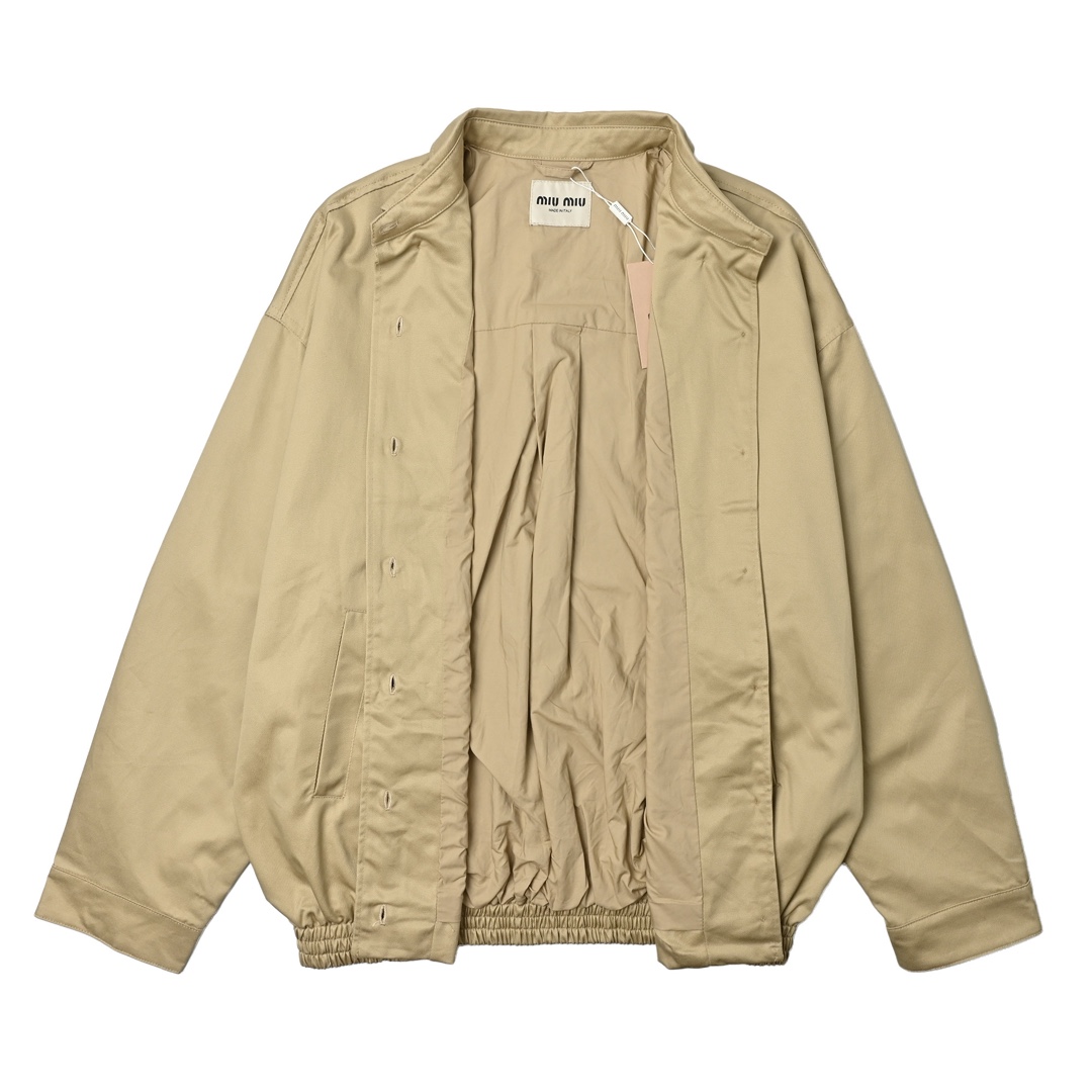 MiuMiu 卡其色刺绣夹克外套 定制定染双梭幻纹材质料以及棉韵天丝素纹里衬布-Chinese UA Cheap High Quatity Brand Clothes Bags handbags Sneakers wholesale wholesaler seller from China Factory suppliers Fashion Clothing Shoes best Quality Beautiful Price MiuMiu 卡其色刺绣夹克外套 定制定染双梭幻纹材质料以及棉韵天丝素纹里衬布