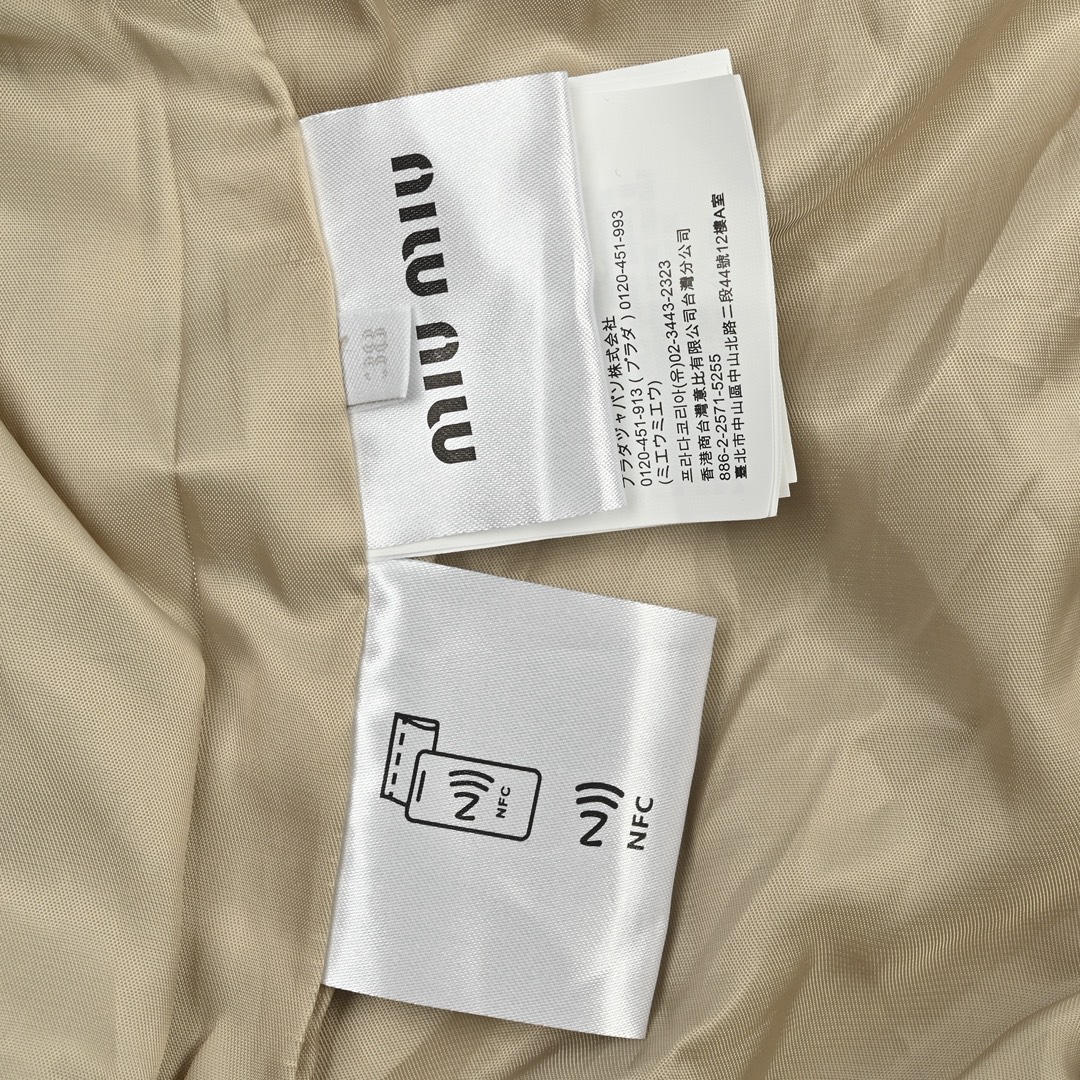 Miu Miu/缪缪 25Fw 贴布绣格纹假两件夹克外套 定织定染高支数斜纹纺织