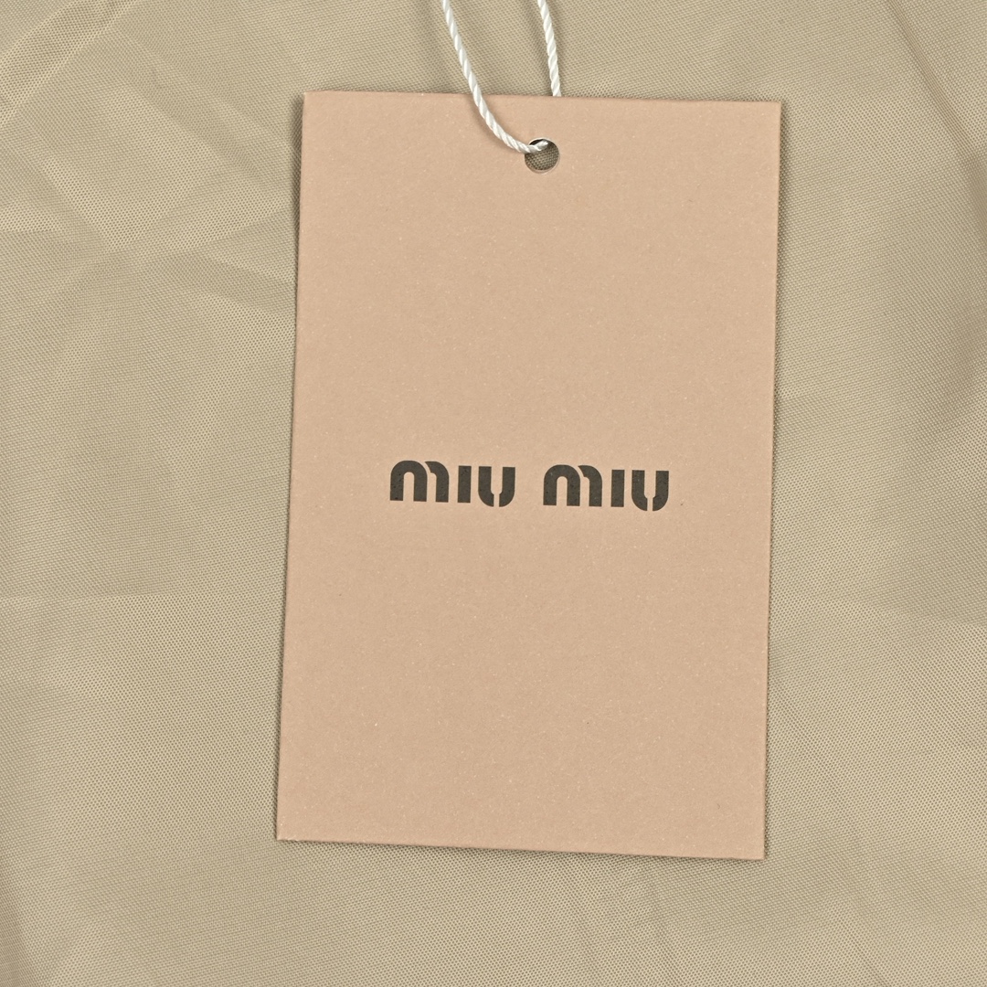 Miu Miu/缪缪 25Fw 贴布绣格纹假两件夹克外套 定织定染高支数斜纹纺织