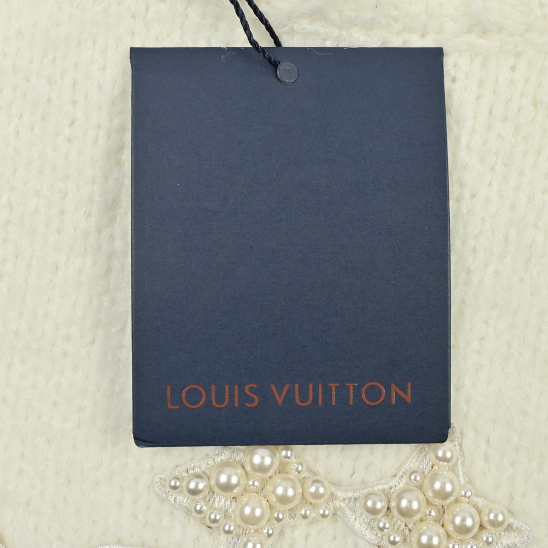 Louis Vuitton 路易威登 刺绣珍珠徽标针织毛衣-Chinese UA Cheap High Quatity Brand Clothes Bags handbags Sneakers wholesale wholesaler seller from China Factory suppliers Fashion Clothing Shoes best Quality Beautiful Price Louis Vuitton 路易威登 刺绣珍珠徽标针织毛衣