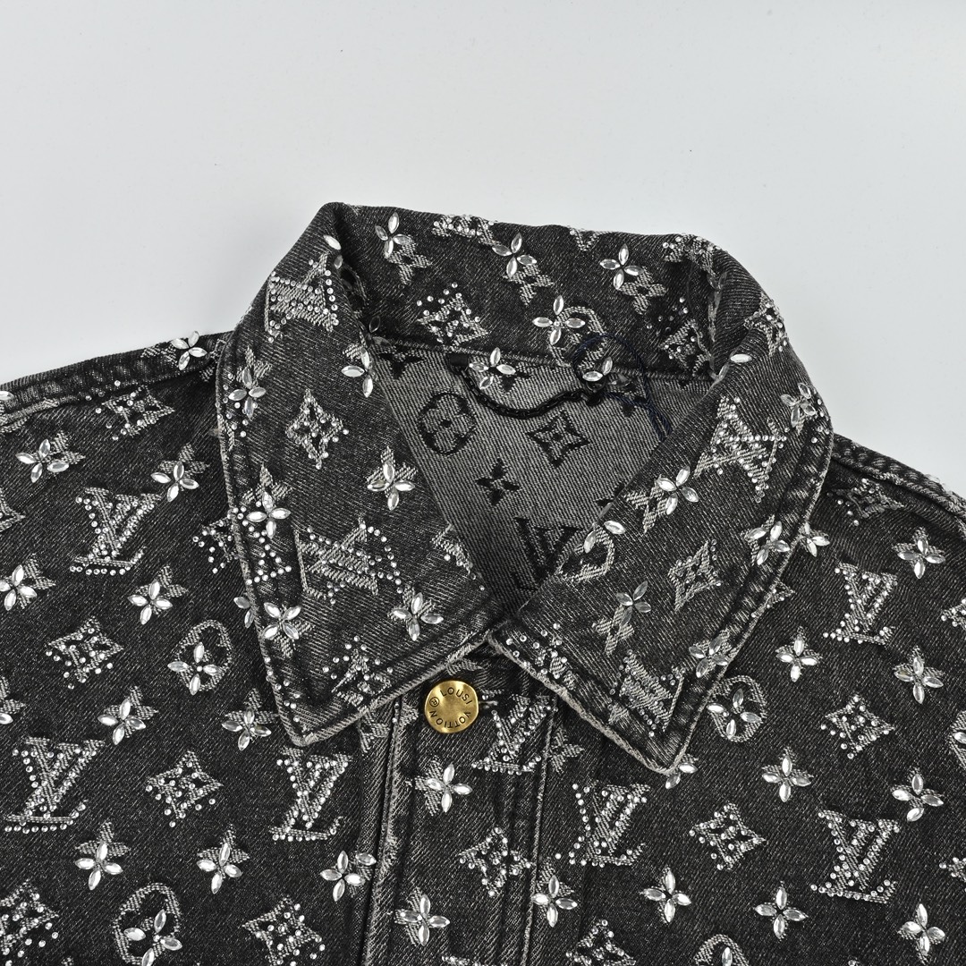 Louis Vuitton 路易威登 老花满印烫钻牛仔外套-Chinese UA Cheap High Quatity Brand Clothes Bags handbags Sneakers wholesale wholesaler seller from China Factory suppliers Fashion Clothing Shoes best Quality Beautiful Price Louis Vuitton 路易威登 老花满印烫钻牛仔外套