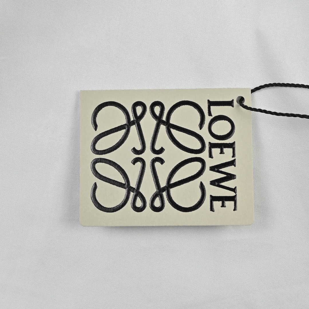loewe 罗意威早秋新款胸前口袋刺绣logo衬衫-Chinese UA Cheap High Quatity Brand Clothes Bags handbags Sneakers wholesale wholesaler seller from China Factory suppliers Fashion Clothing Shoes best Quality Beautiful Price loewe 罗意威早秋新款胸前口袋刺绣logo衬衫