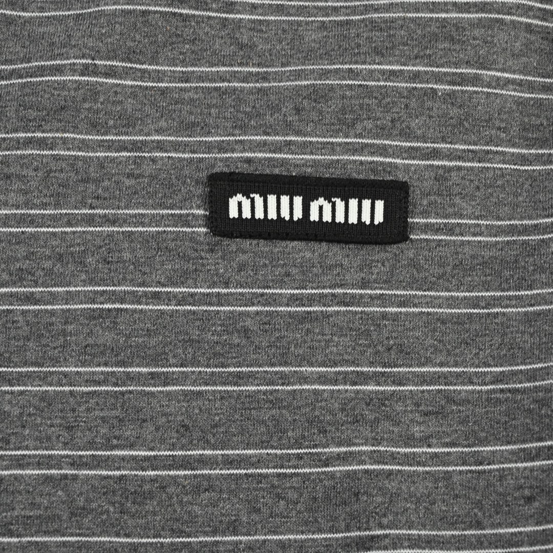 MIUMIU25SS 条纹识标翻领Polo衫长袖T恤
