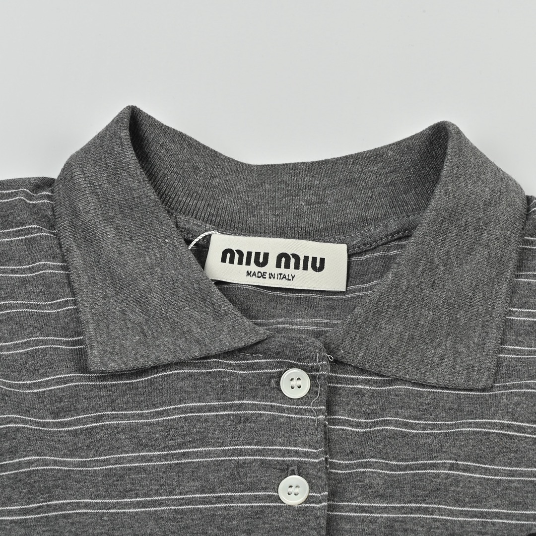 MIUMIU25SS 条纹识标翻领Polo衫长袖T恤