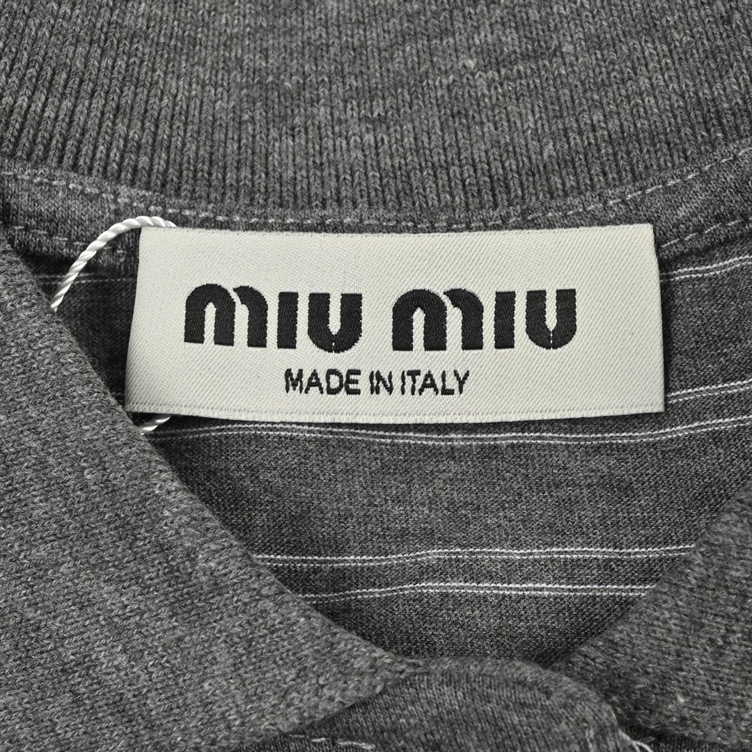MIUMIU25SS 条纹识标翻领Polo衫长袖T恤