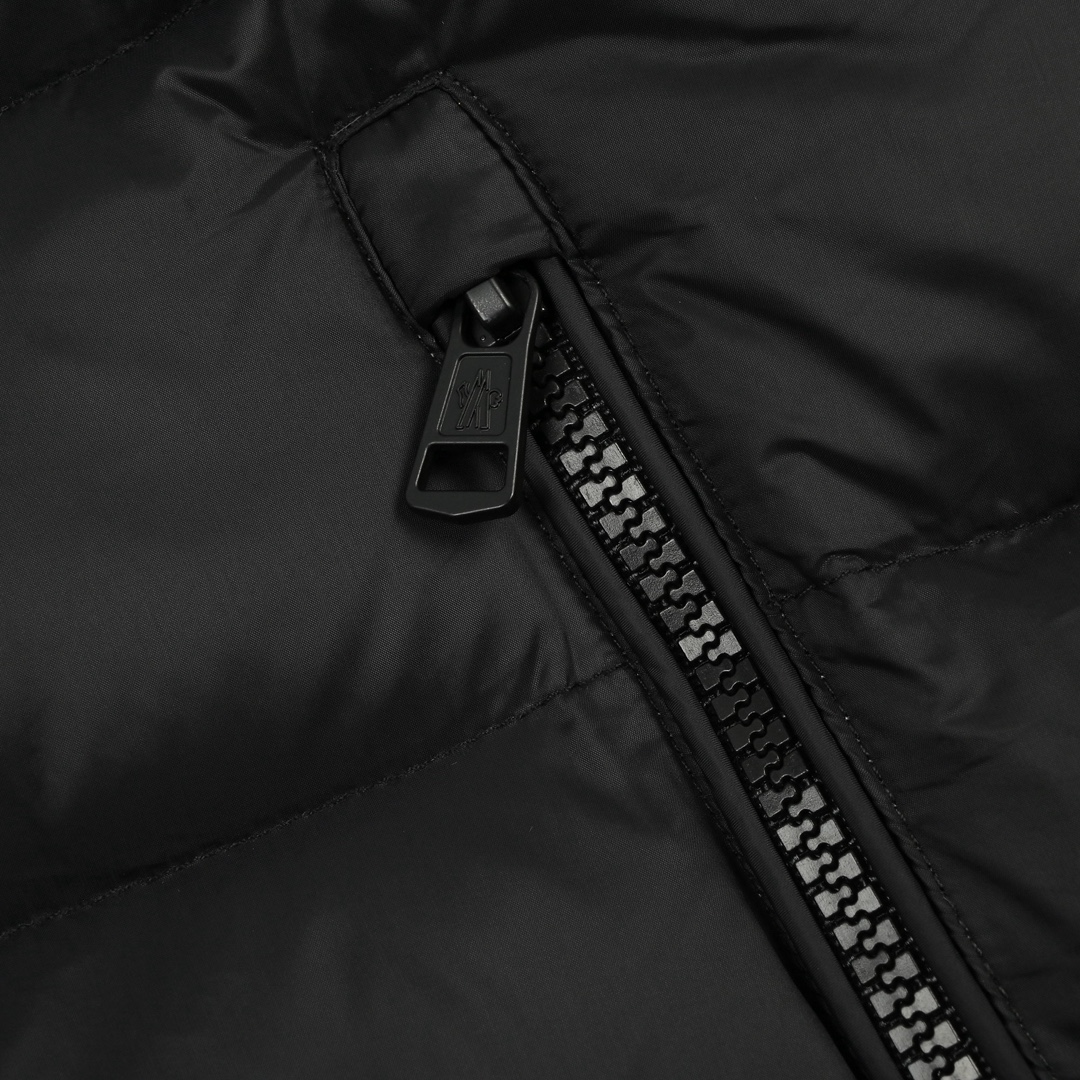 Moncler Cardigan男士羽绒加衬羊毛和羊绒拉链开衫-莆田鞋,莆田鞋货源,高仿鞋,高仿鞋货源,安福档口,莆田高仿鞋,莆田鞋批发,高仿鞋批发,莆田高仿运动鞋,高仿运动鞋,莆田运动鞋 Moncler Cardigan男士羽绒加衬羊毛和羊绒拉链开衫