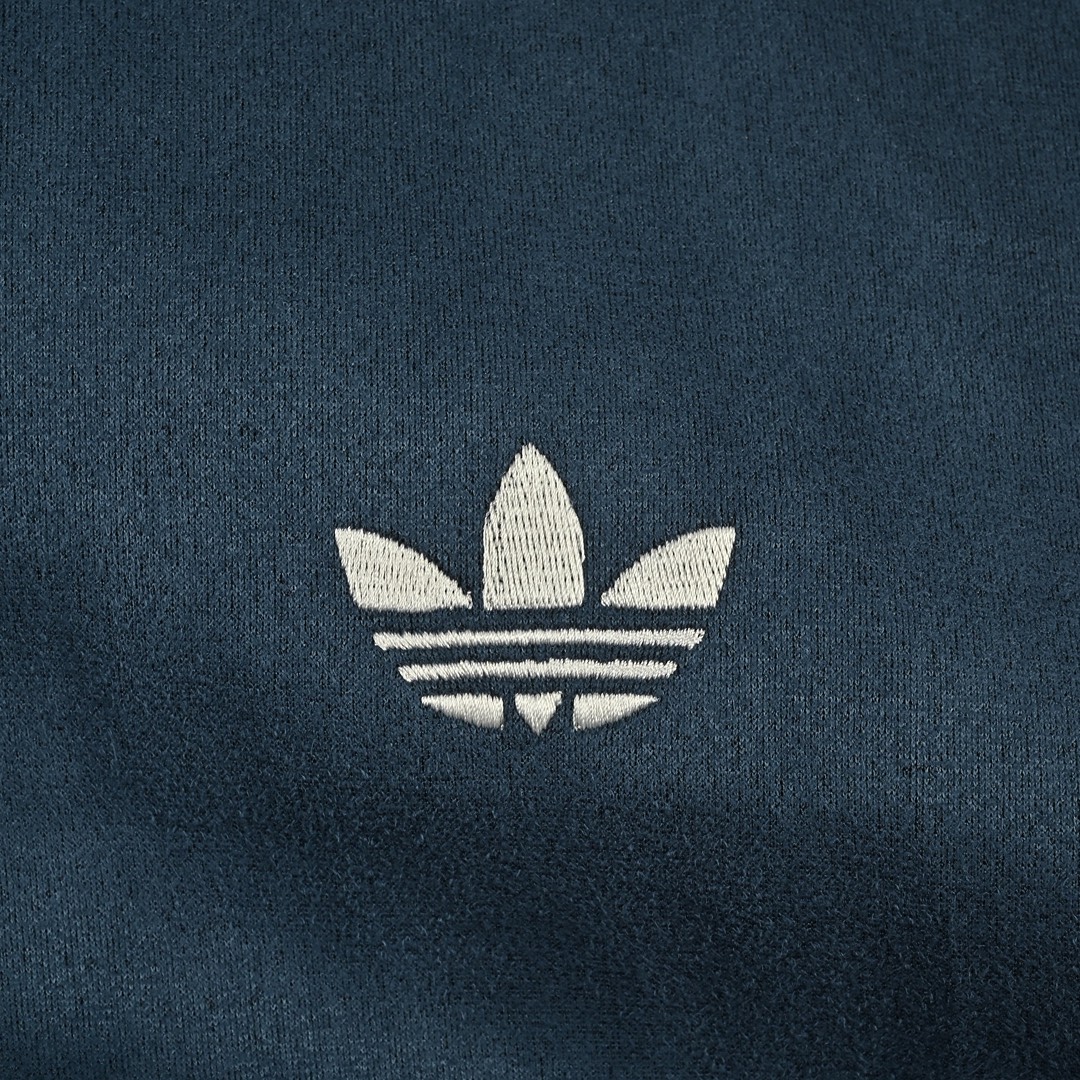 Adidas 阿迪达斯 三叶草新中式麂皮外套 Adidas 阿迪达斯 三叶草新中式麂皮外套
