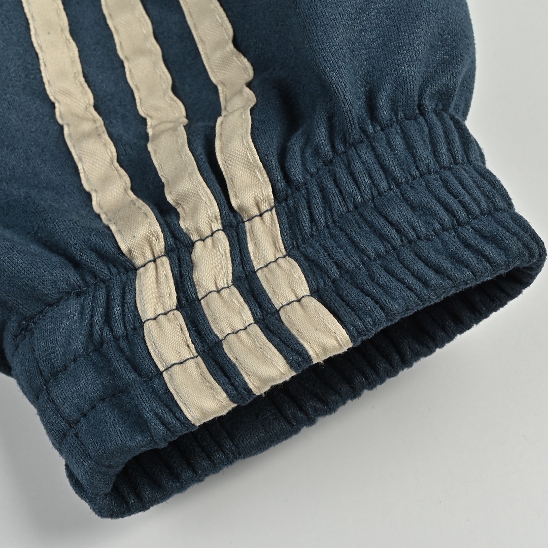 Adidas 阿迪达斯 三叶草新中式麂皮外套 Adidas 阿迪达斯 三叶草新中式麂皮外套