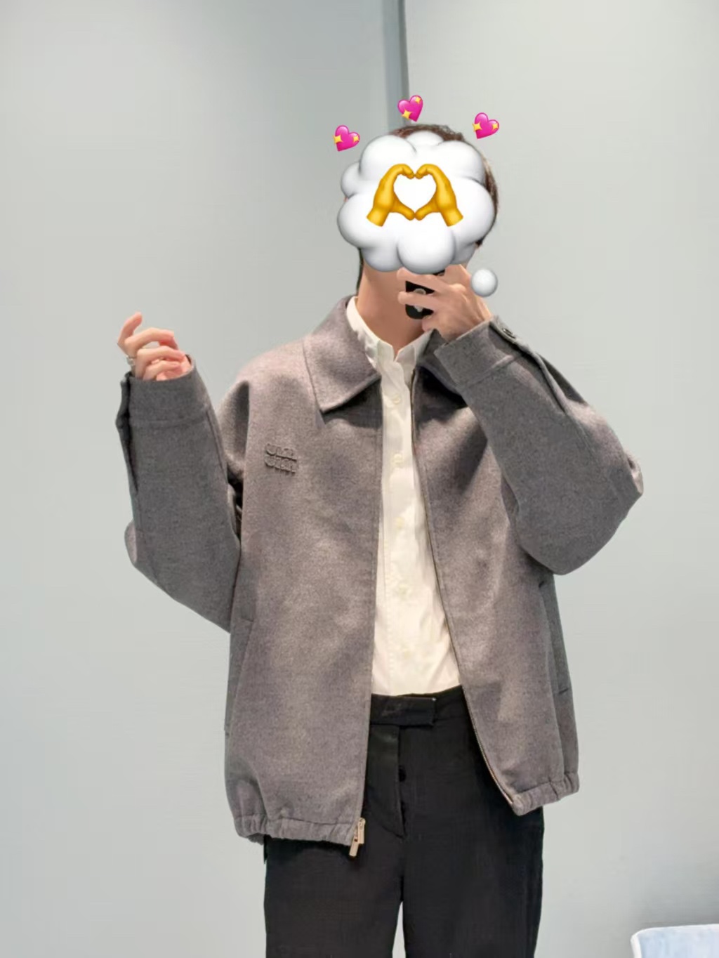 MiuMiu 羊绒刺绣标识拉链外套 上身效果#