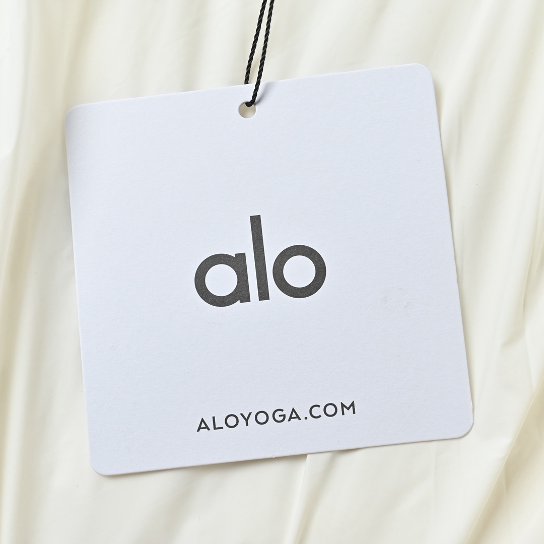 ALO yoga Goldrush肯豆风短款金标立领羽绒服