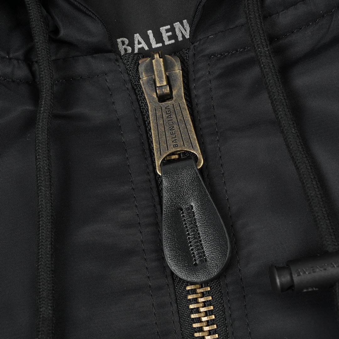 Balenciaga 巴黎世家 BLCG 24FW 美纹纸胶带飞行棉服夹克-莆田鞋,莆田鞋货源,高仿鞋,高仿鞋货源,安福档口,莆田高仿鞋,莆田鞋批发,高仿鞋批发,莆田高仿运动鞋,高仿运动鞋,莆田运动鞋 Balenciaga 巴黎世家 BLCG 24FW 美纹纸胶带飞行棉服夹克