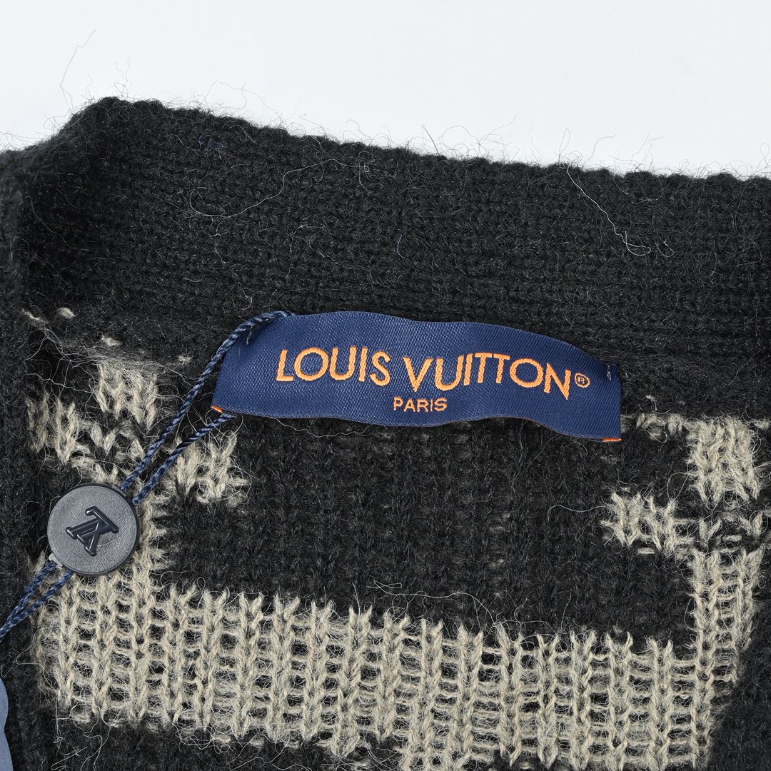 Louis Vuitton/路易威登 24Fw Monogram老花马海毛开衫毛衣-莆田鞋,莆田鞋货源,高仿鞋,高仿鞋货源,安福档口,莆田高仿鞋,莆田鞋批发,高仿鞋批发,莆田高仿运动鞋,高仿运动鞋,莆田运动鞋 Louis Vuitton/路易威登 24Fw Monogram老花马海毛开衫毛衣