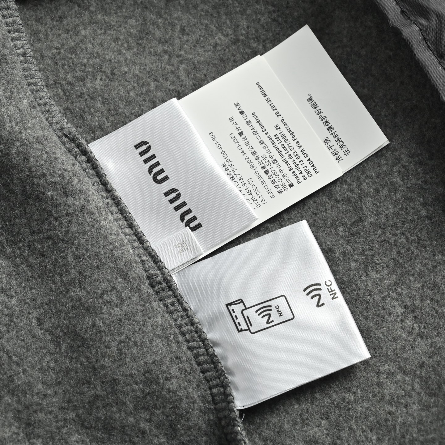 MiuMiu缪缪摇粒绒立领拉链外套 miu家25秋冬360克重磅再生摇粒5mm绒外套-莆田鞋,莆田鞋货源,高仿鞋,高仿鞋货源,安福档口,莆田高仿鞋,莆田鞋批发,高仿鞋批发,莆田高仿运动鞋,高仿运动鞋,莆田运动鞋 MiuMiu缪缪摇粒绒立领拉链外套 miu家25秋冬360克重磅再生摇粒5mm绒外套