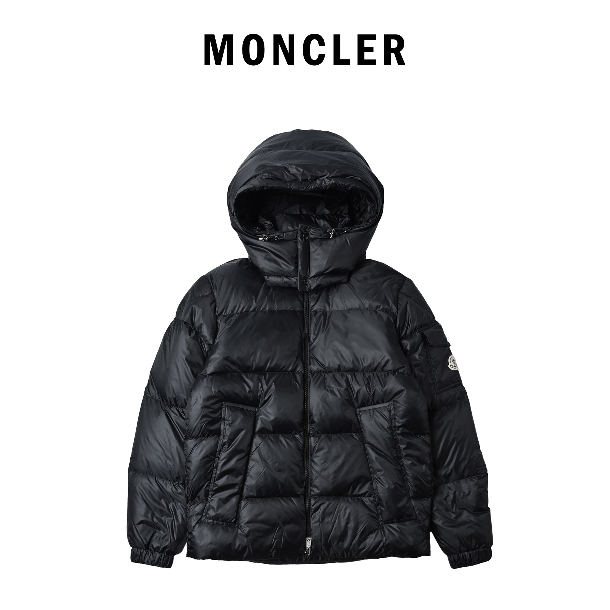 本地自取💰680
𝐌𝐨𝐧𝐜𝐥𝐞𝐫/蒙口 新玛雅连帽情侣款羽绒服
反插口袋羽绒服填充90白鹅绒 支持nfc扫描
采用标志性的lon laqué面料制成,呈现华美的光泽效果。保留经典玛雅款式的设计,两侧大口袋的设计灵感有独特的调性,彰显品牌精髓,上身不挑人,版型完美,配有可拆卸兜帽,轻松适应多变天气。原版定制五金辅料,三标齐全!!
颜色:黑色 灰色 米色
003 尺码1.2.3.4.5