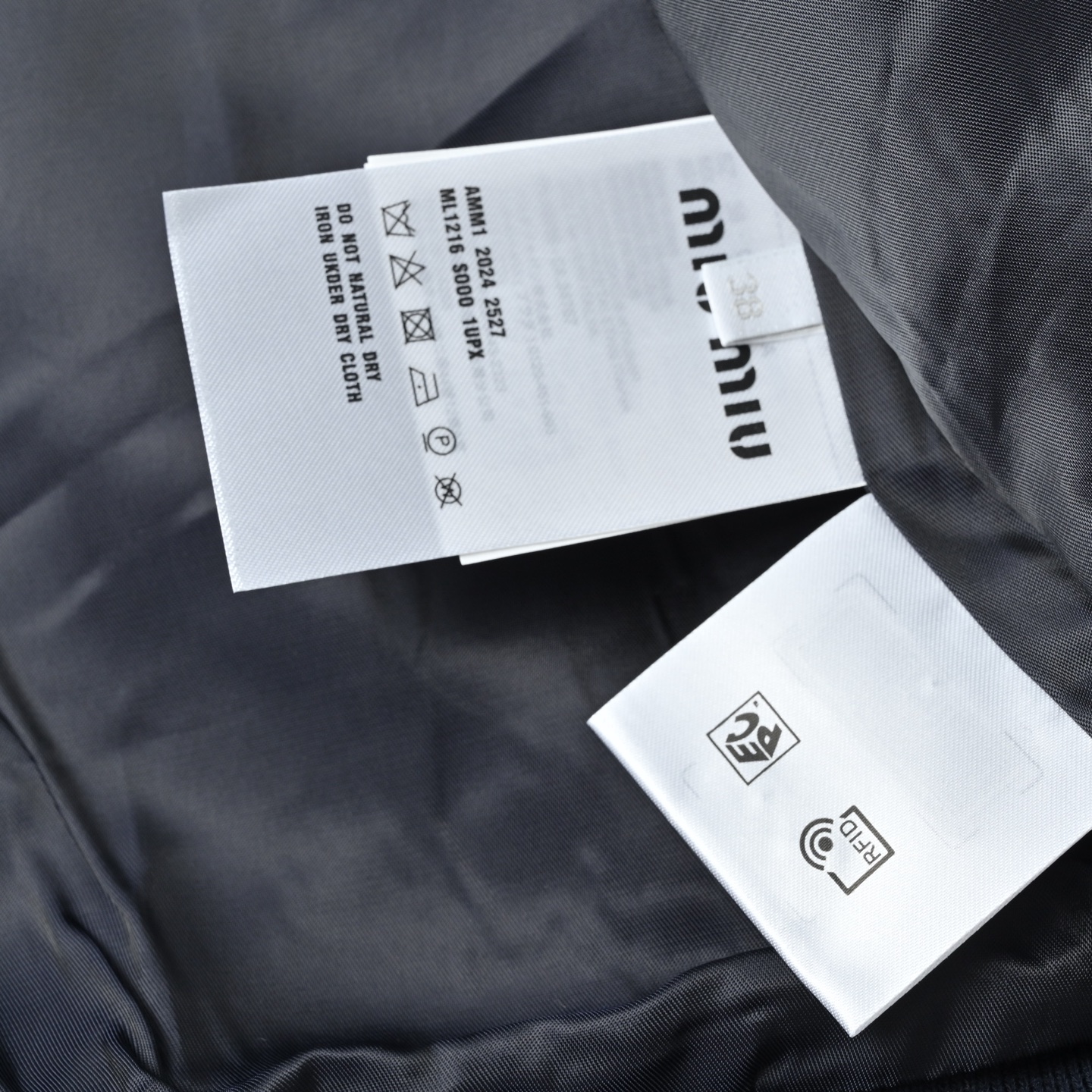 缪缪｜领口条纹字母刺绣夹克 柔软针织面料+白色滚边深蓝色