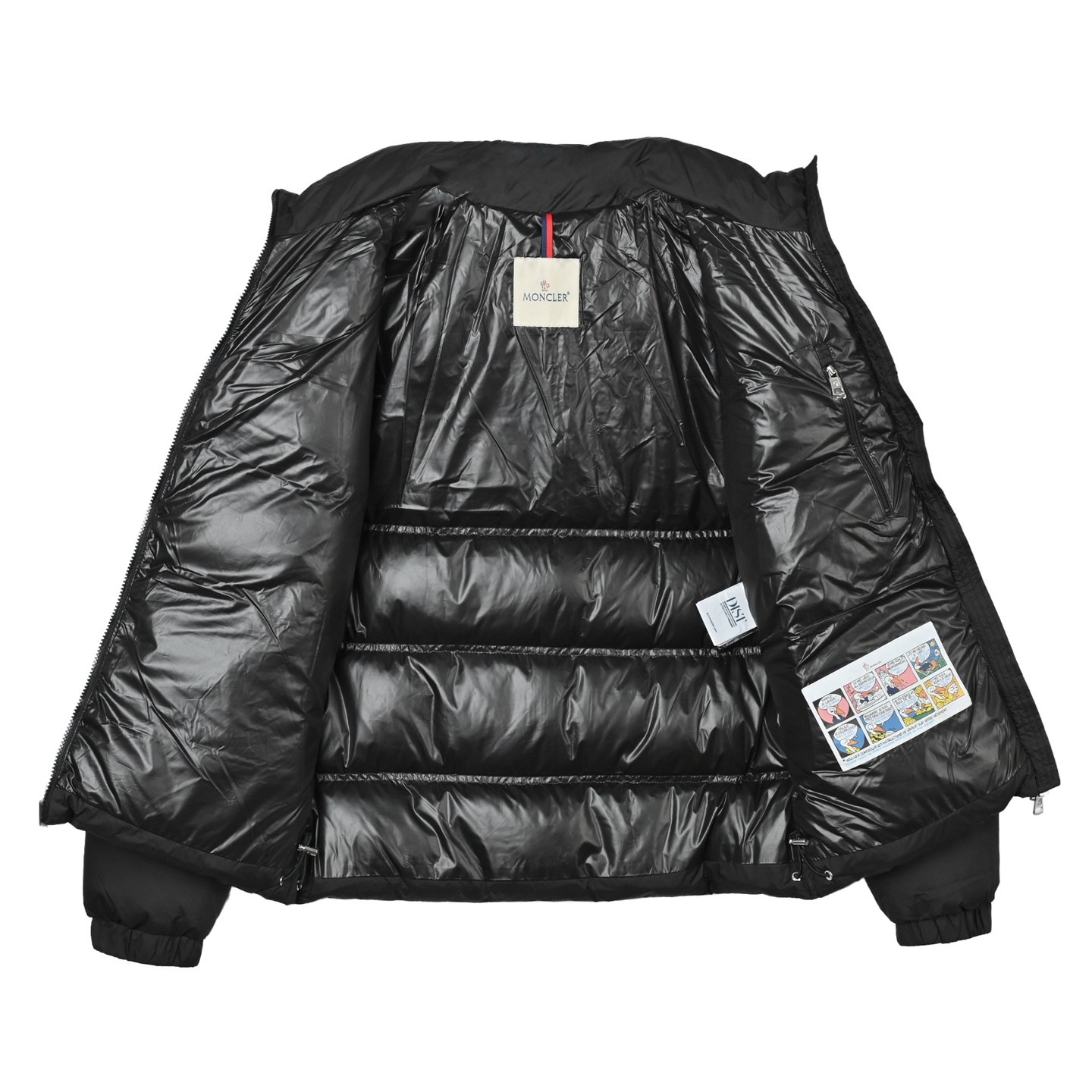 本地自取💰650
Moncler 蒙口2025新款三色线羽绒服
𝐬𝐢𝐳𝐞:𝟏 𝟐 𝟑 𝟒 𝟓
Bouvaque条纹刺绣立领羽绒服.原版购入开发.原厂替换面料➕原料

Bouvaque男士短款羽绒夹克饰有季节标志性条纹细节，融合运动精神与隽永风格。

Bouvaque羽绒夹克采用micro chic面料制成，硬朗方形造型设计，彰显Moncler的运动精神。这款短款羽绒服的衣上饰有三色条纹刺绣，以季节风格演绎品牌标志。

详情
•采用micro chic尼龙面料制成
•Micro chic尼龙衬里
•填充羽绒
•立领
•拉链开合
•拉链口袋
•弹力松紧袖口
•直筒下摆
•衣服点缀三色饰边刺绣 003