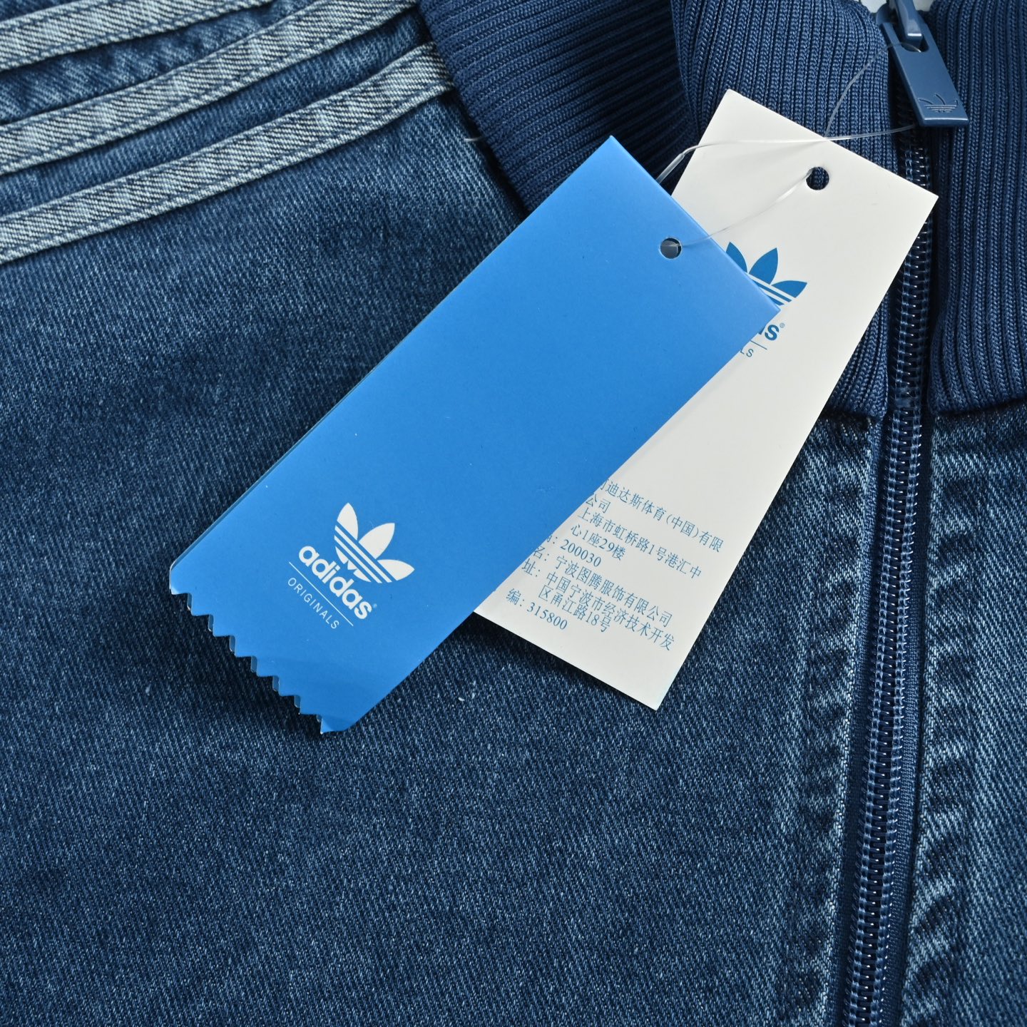 Adidas阿迪达斯三叶草黑色牛仔外套 水洗做旧丹宁面料-莆田鞋,莆田鞋货源,高仿鞋,高仿鞋货源,安福档口,莆田高仿鞋,莆田鞋批发,高仿鞋批发,莆田高仿运动鞋,高仿运动鞋,莆田运动鞋 Adidas阿迪达斯三叶草黑色牛仔外套 水洗做旧丹宁面料