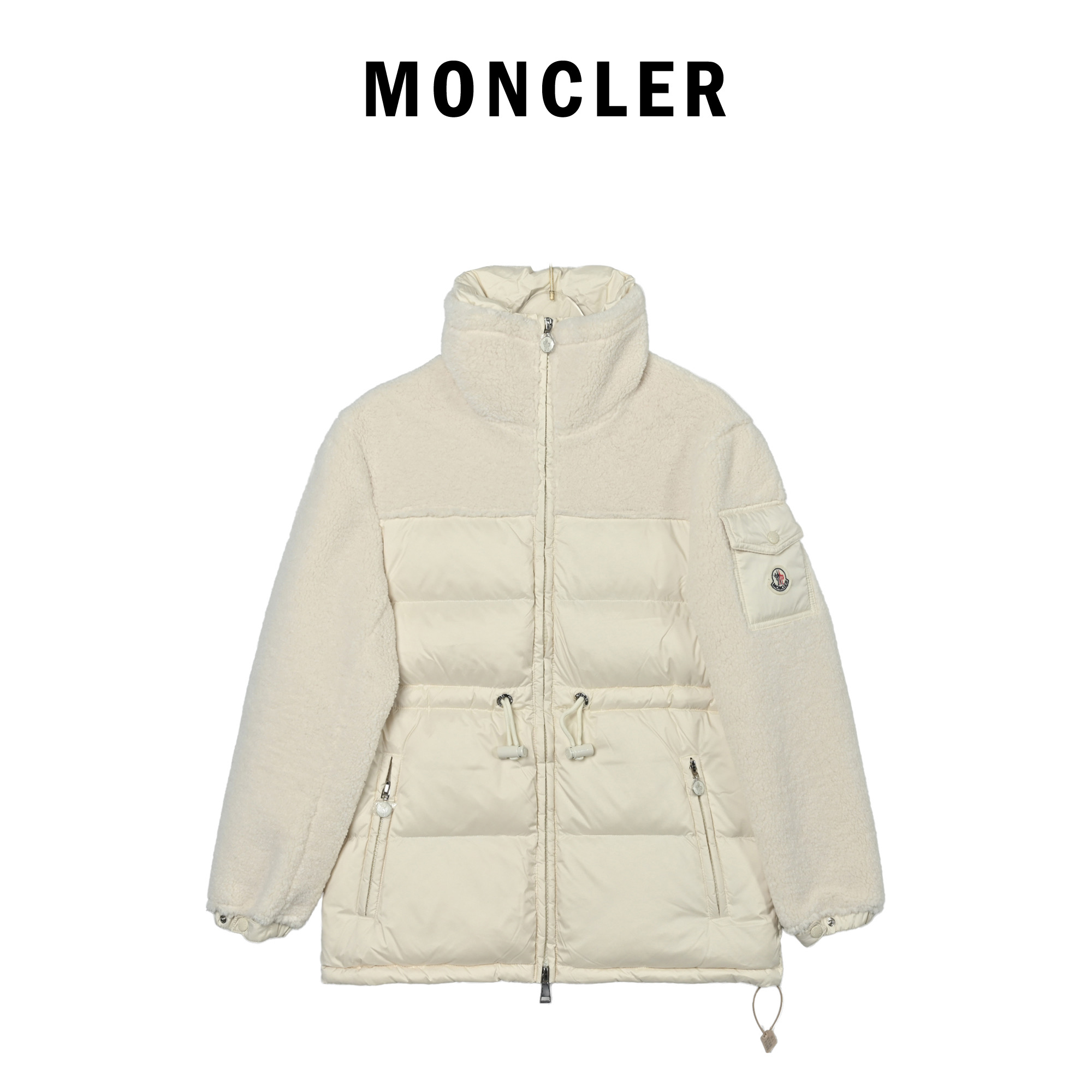 本地自取💰720
Moncler Escaut蒙口羊羔毛拼接皮毛一体抽绳束腰女款羽绒服夹克外套

原版购入开发.鹅绒填充.原厂超软替换面料➕原厂配套五金.


Escaut羽绒夹克的灵感源于70年代高山服饰，衣领、过肩和衣袖采用毛绒羊毛制成，展现富有趣味的复古风格。短款设计，宽大立领增加保暖性，可调节抽绳腰带柔化廓形线条。适合叠搭单色单品，打造华美的高山风格造型。

•采用聚酯纤维和羊毛制成
•聚酯纤维衬里
•填充羽绒
•拉链开合
•拉链口袋
•衣袖贴袋
•抽绳腰部和下摆
•可调节袖口

不可水洗；不可漂白；不可滚筒干燥；不可熨烫；碳氢化合物干洗 - 温和洗涤；不可专业湿洗；在阴凉处平摊晾干；分开洗涤；建议反面洗涤.
003 Size：0-3 奶油白 （仙女款）