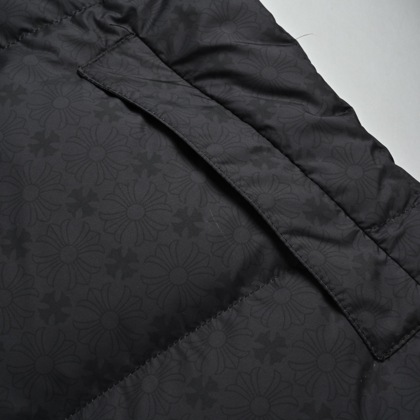Chrome Hearts/克罗心 暗纹提花羽绒服黑色