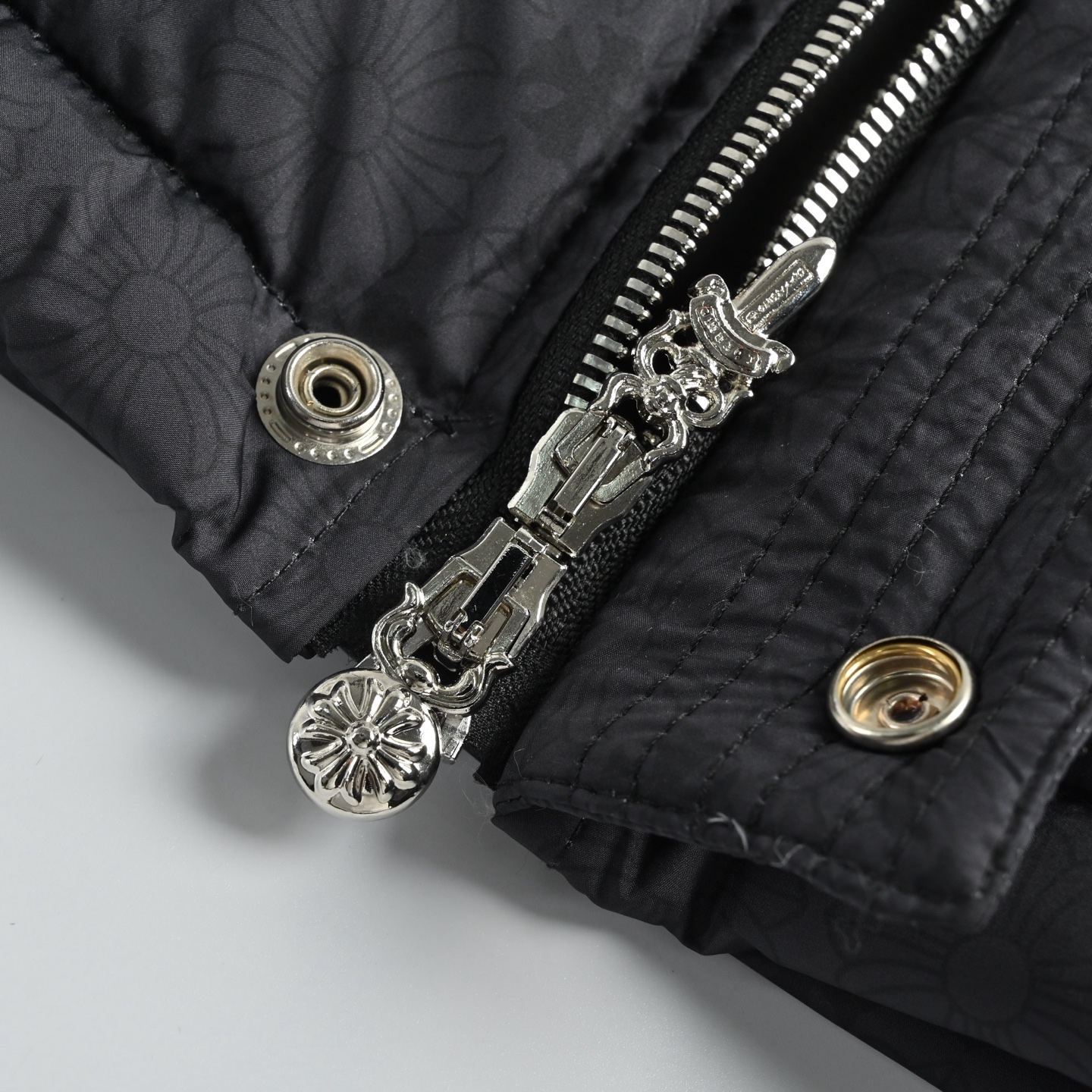 Chrome Hearts/克罗心 暗纹提花羽绒服黑色