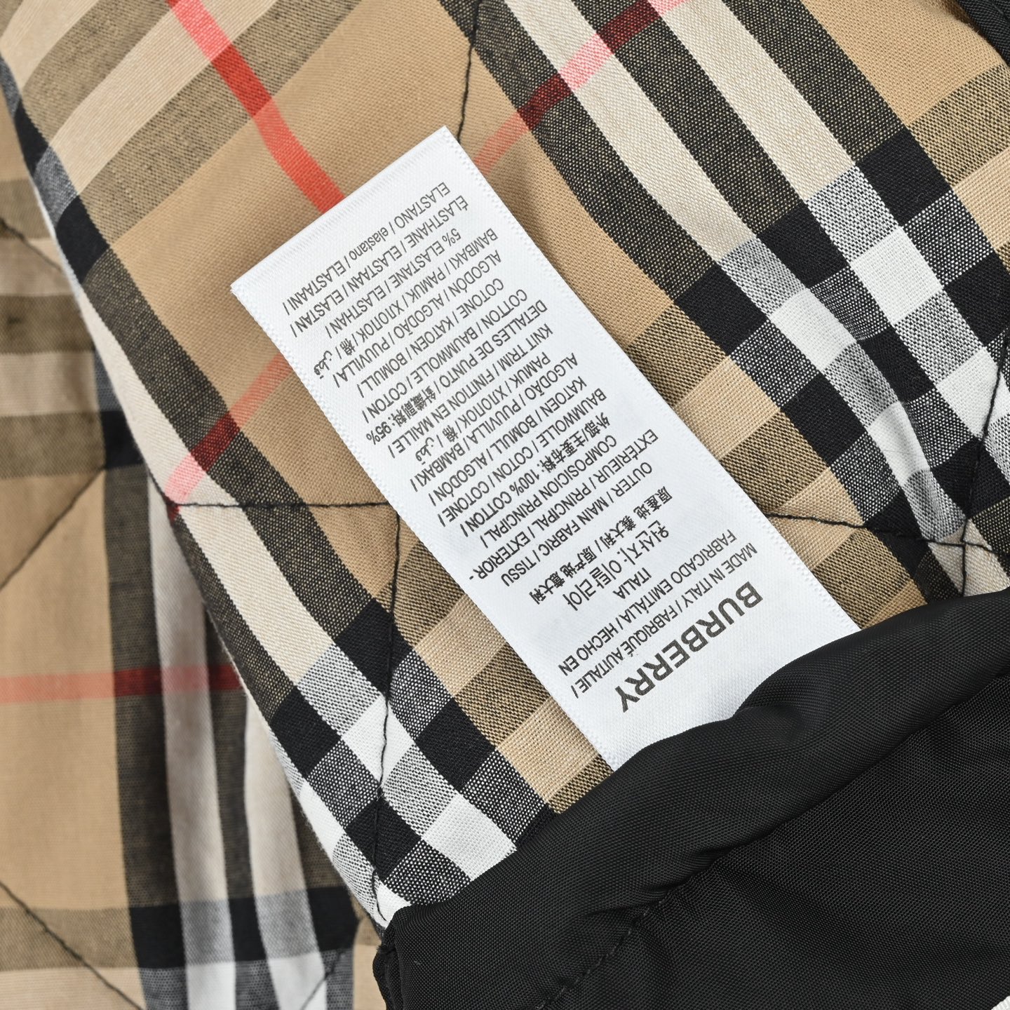 Burberry巴宝莉菱形绗缝立领棉服 菱形口袋棉服Burberry这款男士菱形绗缝立领棉服