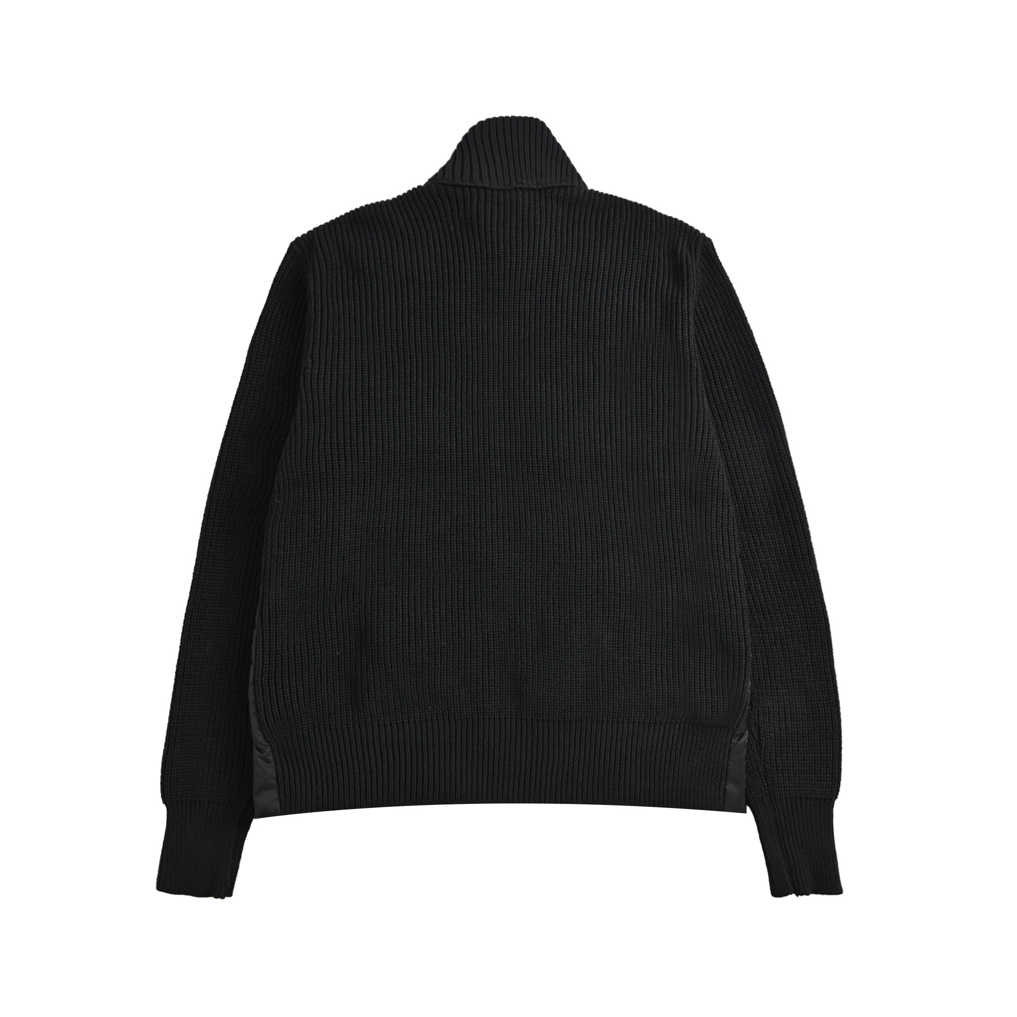 本地自取💰450
Moncler 蒙口八格袖标针织羽绒服
Moncler Cardigan男士羽绒服,军绿色设计,
尼龙面料+90%鸭绒填充,轻盈又保暖. 袖部
针织拼接,舒适又有层次感,袖子经典logo超有辨识度。短款剪裁,适合多种身材,横向压线工艺让衣服更贴身不臃肿.无论通勤还是户外都很实用,时尚感满分!
003 尺码:s m l xl