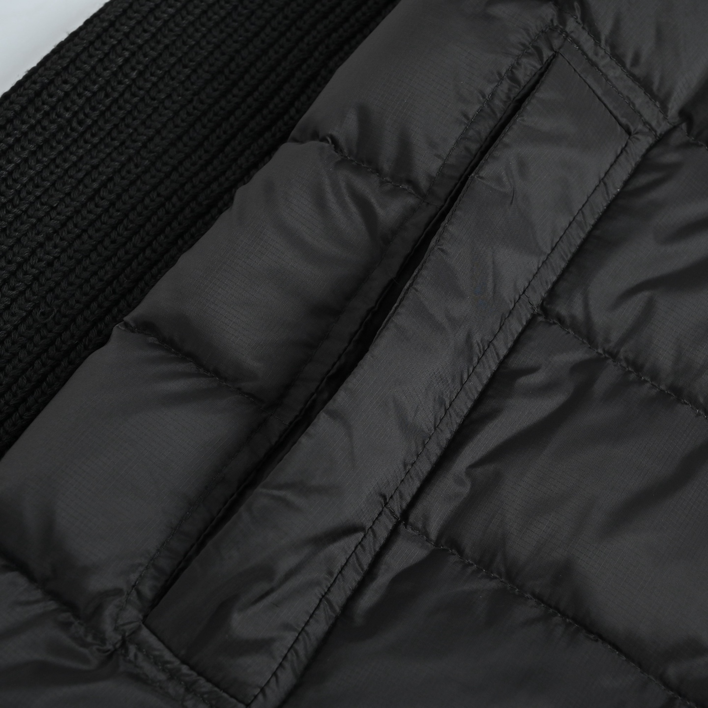 Moncler 蒙口八格袖标针织羽绒服 Moncler Cardigan男士羽绒服 军绿色