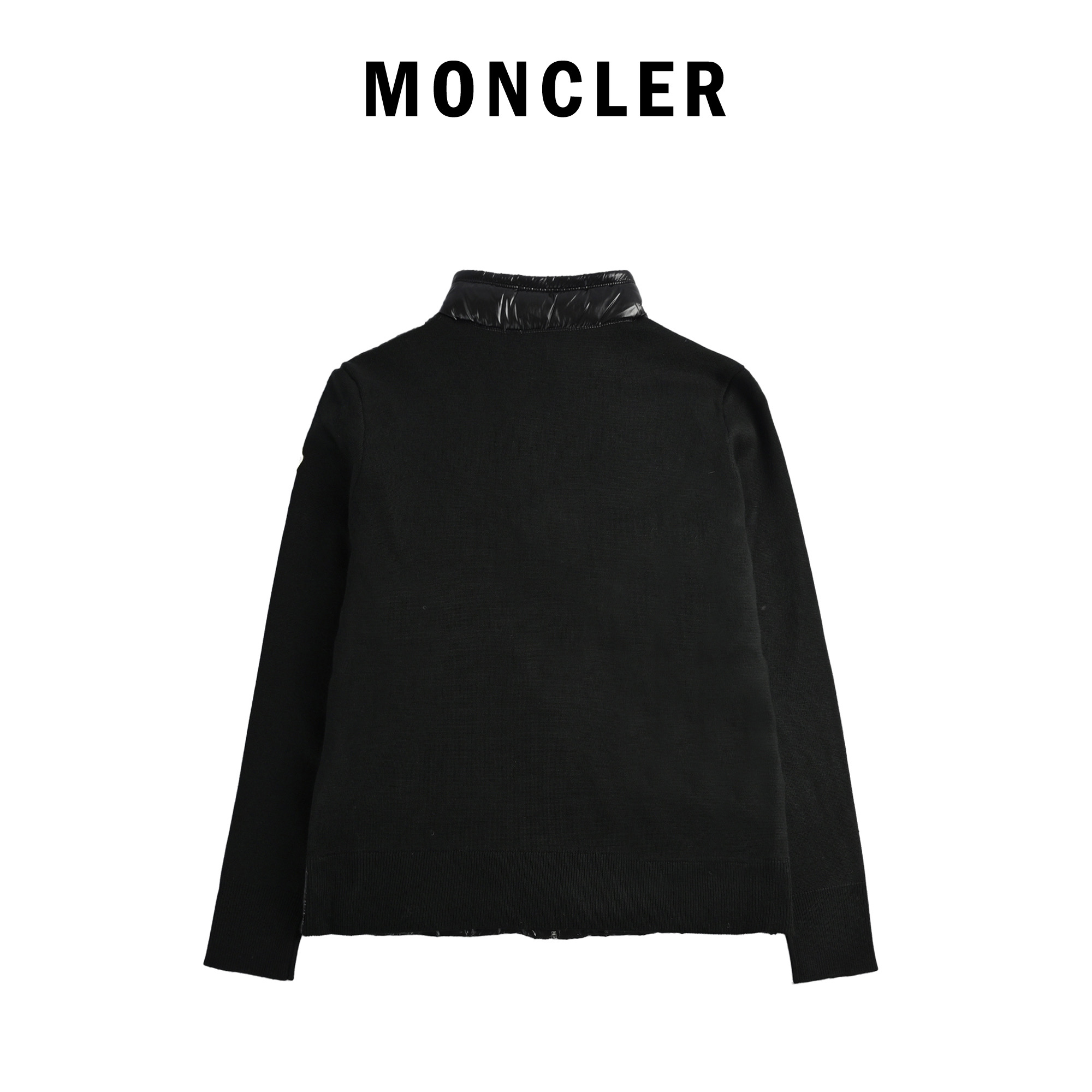 本地自取💰480
Moncler盟可睐 蒙口机车拼接针织羽绒服
这款拼接针织羽绒服,袖子是羊毛针织,主体填充95%白鸭绒,保暖力满分!橄榄绿配色低调百搭,拉链设计方便穿脱,日常通勤or户外都OK。贴身版型,单穿叠穿都很有层次感,秋冬衣橱必备!
003 尺码:m-3xl