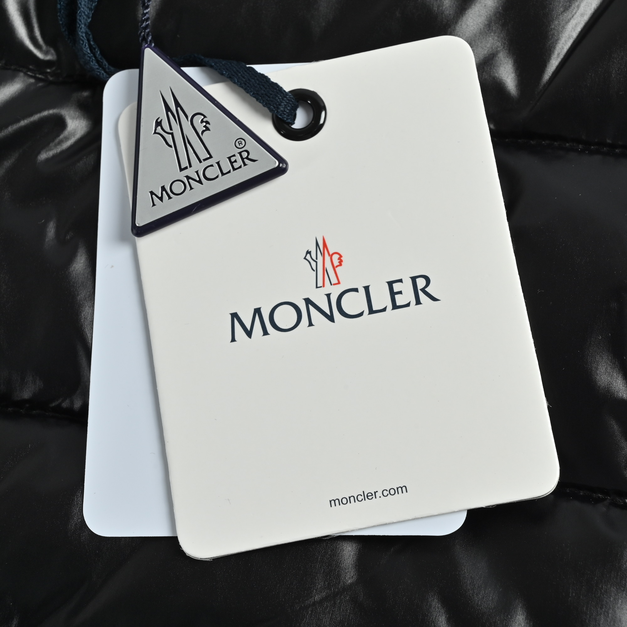 Moncler盟可睐 蒙口机车拼接针织羽绒服 这款拼接针织羽绒服 袖子是羊毛针织
