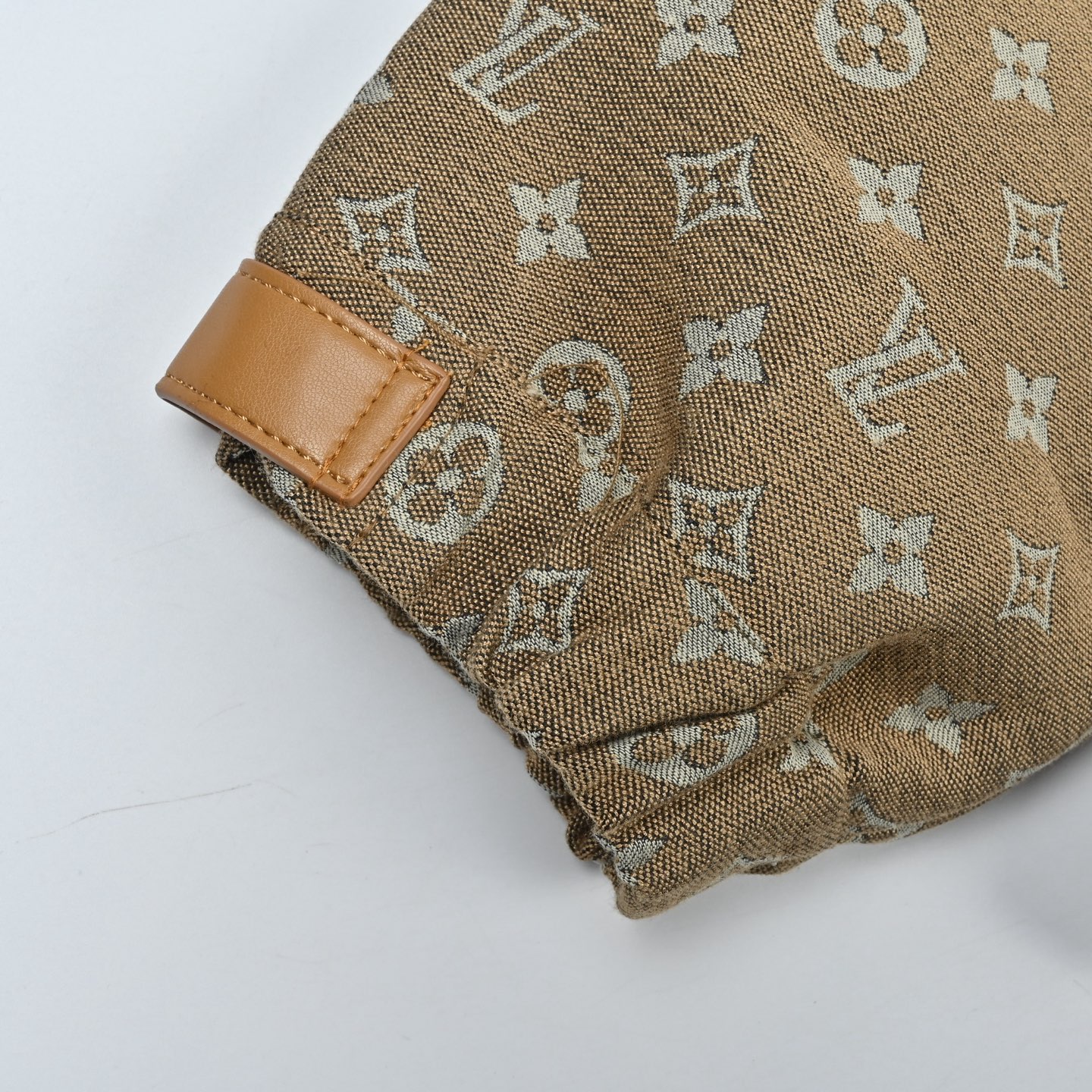 Louis Vuitton路易威登经典印花卡其夹克老花羊毛外套 LV经典老花羊毛外套 Monogram图案超有辨识度