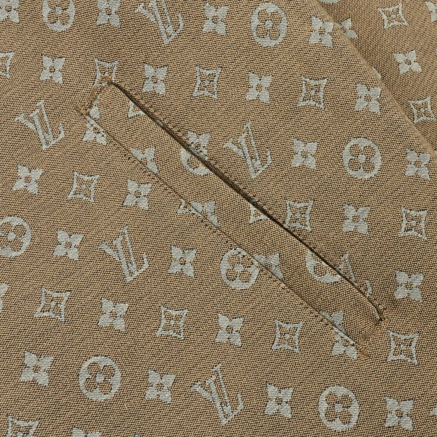 Louis Vuitton路易威登经典印花卡其夹克老花羊毛外套 LV经典老花羊毛外套 Monogram图案超有辨识度