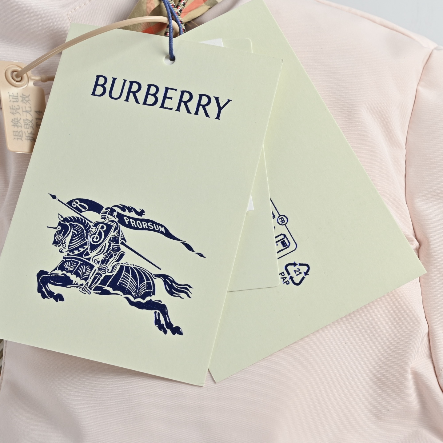 女款 Burberry巴宝莉格纹隐藏帽羽绒服 Burberry女款格纹隐藏帽羽绒服