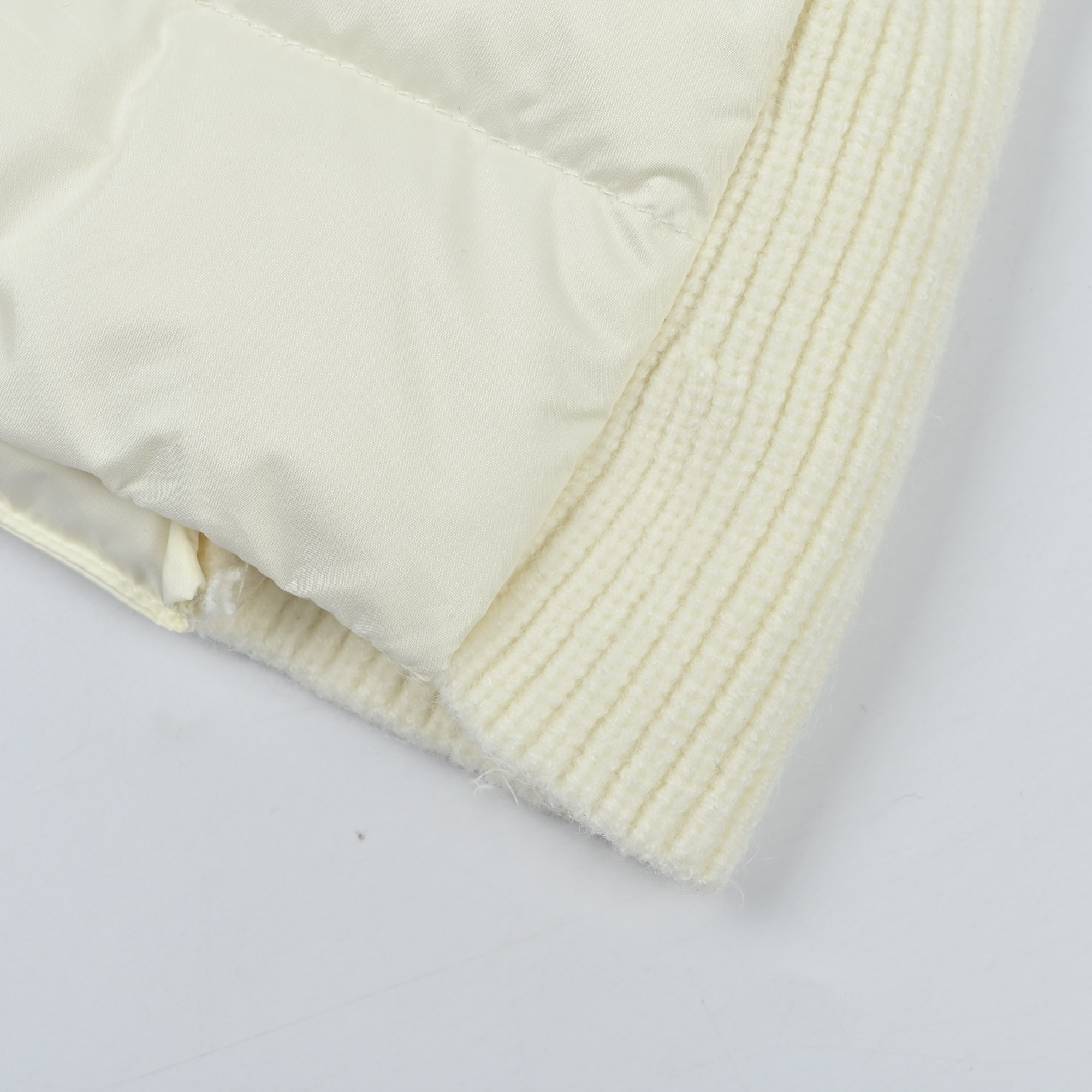 Moncler 高领针织羽绒服Cardigan Tricot女士高领加衬羊毛拉链开衫