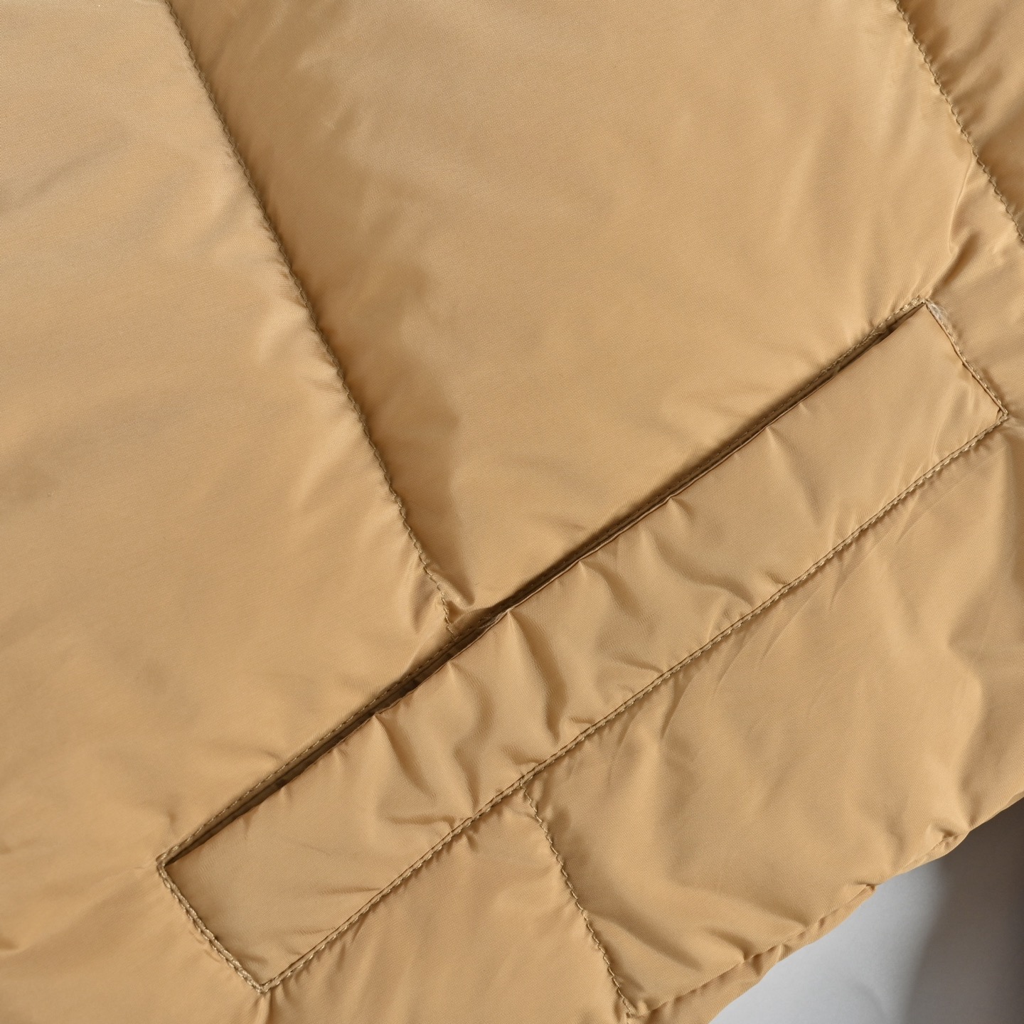 Burberry/巴宝莉 圆袖标可拆袖帽格纹连帽羽绒服