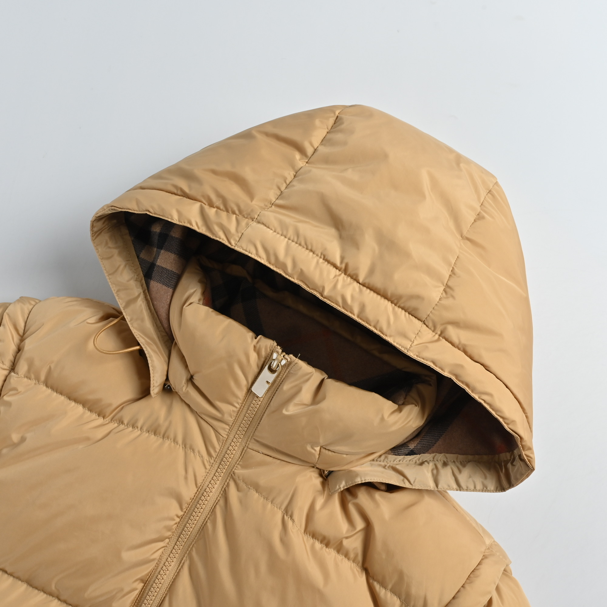 Burberry/巴宝莉 圆袖标可拆袖帽格纹连帽羽绒服