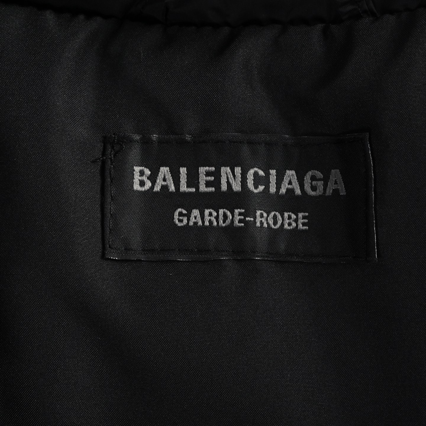 Balenciaga巴黎世家环形刺绣短款面包服 黑色