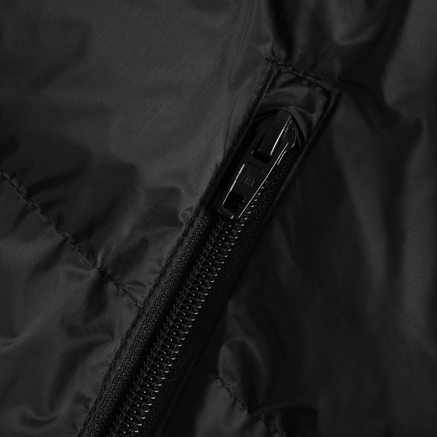 Balenciaga巴黎世家环形刺绣短款面包服 黑色