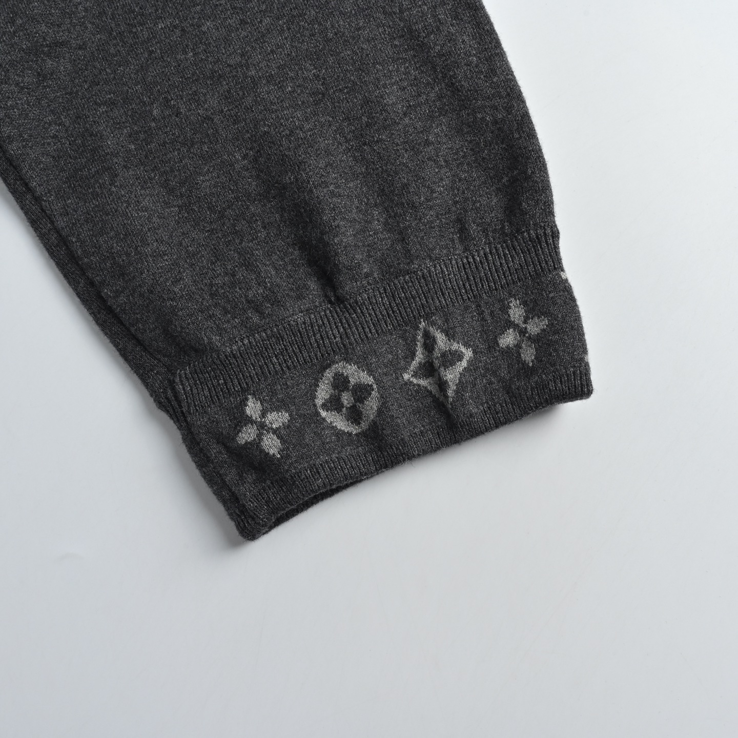 Louis Vuitton 路易威登 25SS 提花螺纹毛织束脚卫裤