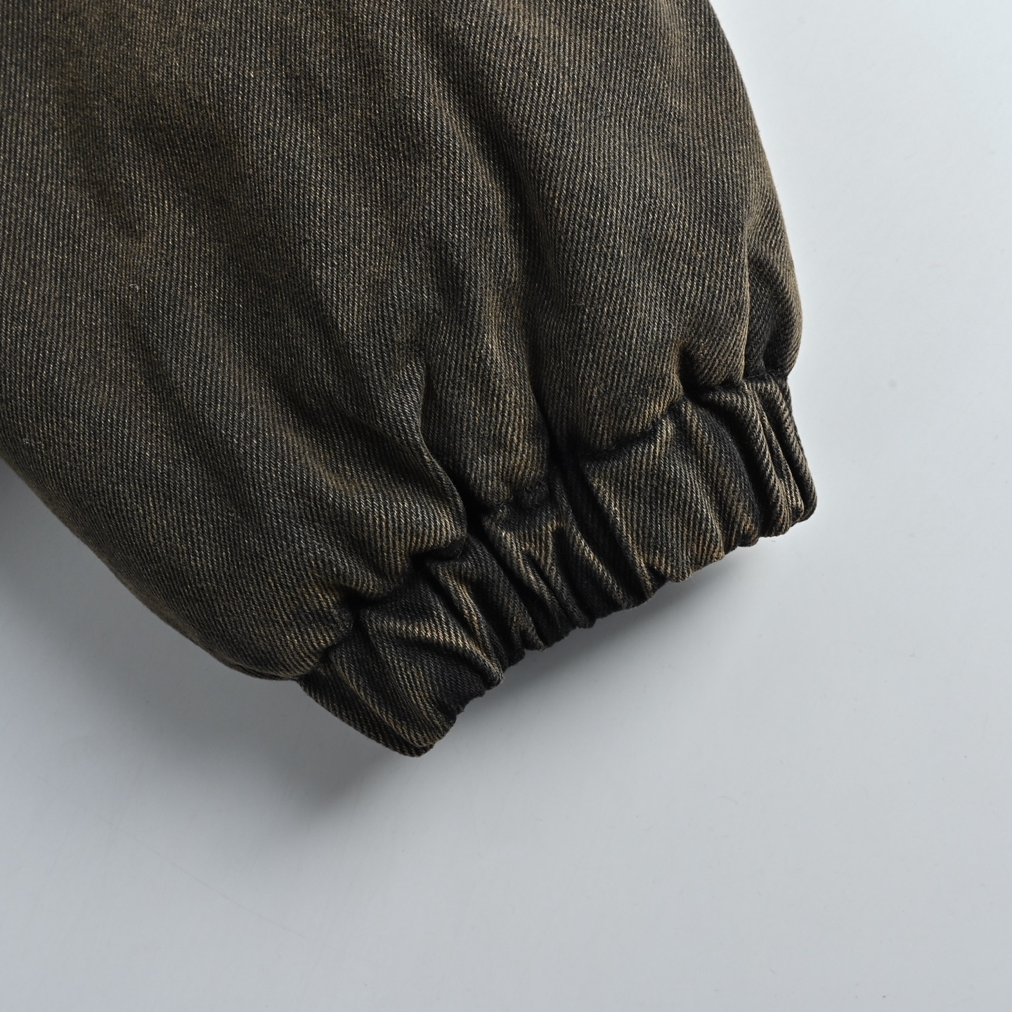 Prada普拉达三角标单宁棉服夹克 定制雅韵黑绸高棉密织料-Chinese UA Cheap High Quatity Brand Clothes Bags handbags Sneakers wholesale wholesaler seller from China Factory suppliers Fashion Clothing Shoes best Quality Beautiful Price Prada普拉达三角标单宁棉服夹克 定制雅韵黑绸高棉密织料
