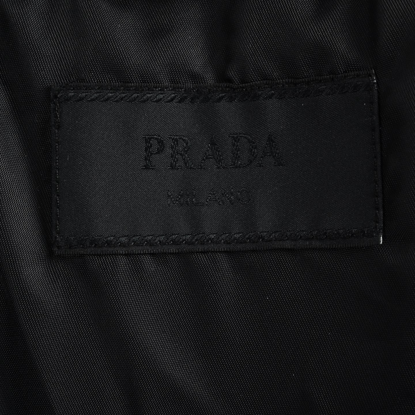 Prada普拉达三角标单宁棉服夹克 定制雅韵黑绸高棉密织料-Chinese UA Cheap High Quatity Brand Clothes Bags handbags Sneakers wholesale wholesaler seller from China Factory suppliers Fashion Clothing Shoes best Quality Beautiful Price Prada普拉达三角标单宁棉服夹克 定制雅韵黑绸高棉密织料