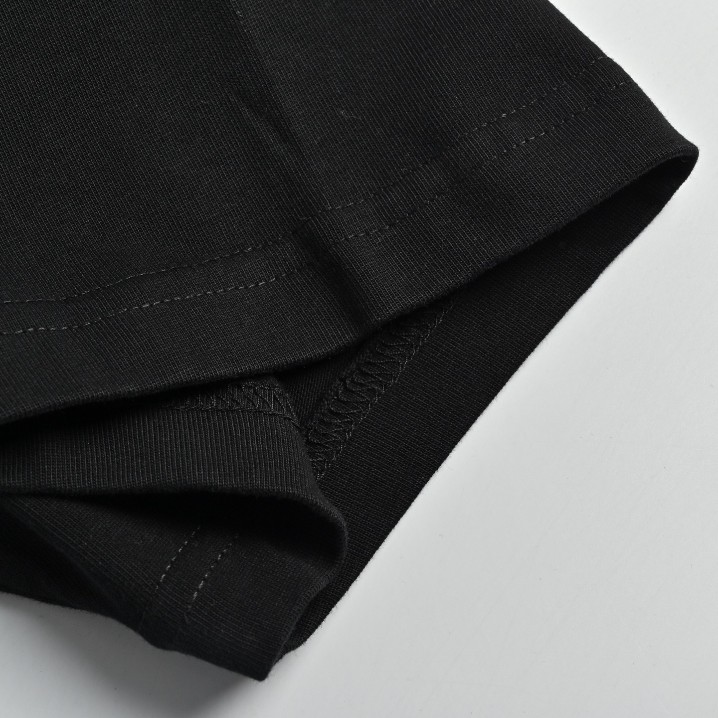 Louis Vuitton路易威登 前后贴布logo短袖-Chinese UA Cheap High Quatity Brand Clothes Bags handbags Sneakers wholesale wholesaler seller from China Factory suppliers Fashion Clothing Shoes best Quality Beautiful Price Louis Vuitton路易威登 前后贴布logo短袖