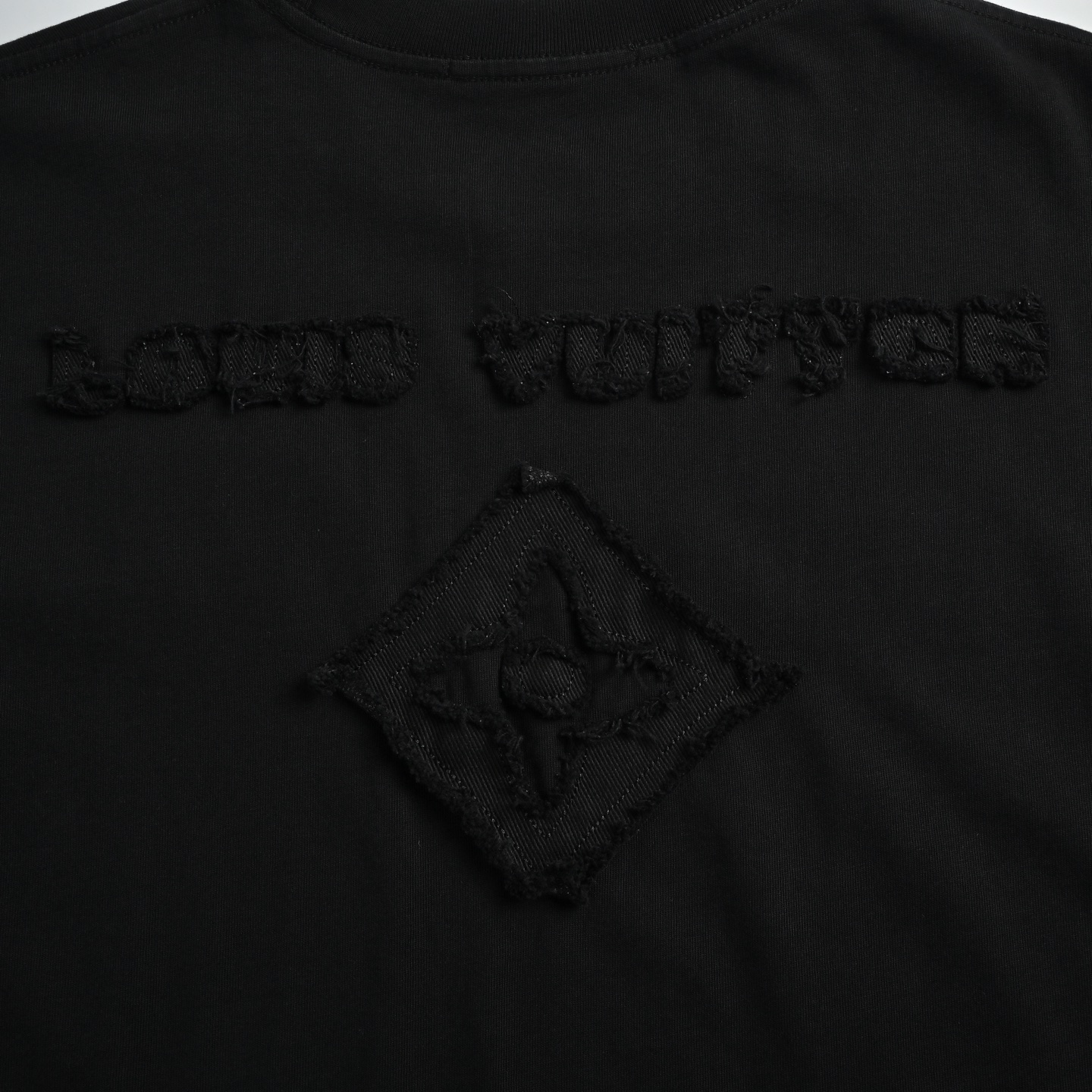 Louis Vuitton路易威登 前后贴布logo短袖-Chinese UA Cheap High Quatity Brand Clothes Bags handbags Sneakers wholesale wholesaler seller from China Factory suppliers Fashion Clothing Shoes best Quality Beautiful Price Louis Vuitton路易威登 前后贴布logo短袖