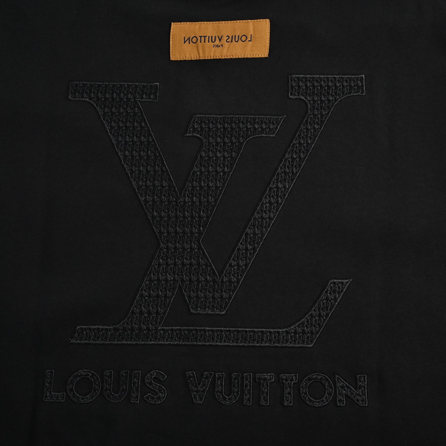 Louis Vuitton路易威登 胸口暗纹老花刺绣短袖