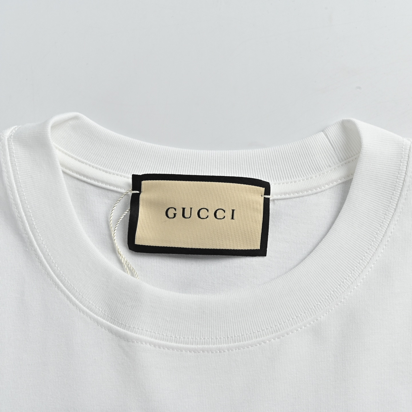 Gucci古驰 蓝红条纹互扣大标印花短袖-Chinese UA Cheap High Quatity Brand Clothes Bags handbags Sneakers wholesale wholesaler seller from China Factory suppliers Fashion Clothing Shoes best Quality Beautiful Price Gucci古驰 蓝红条纹互扣大标印花短袖